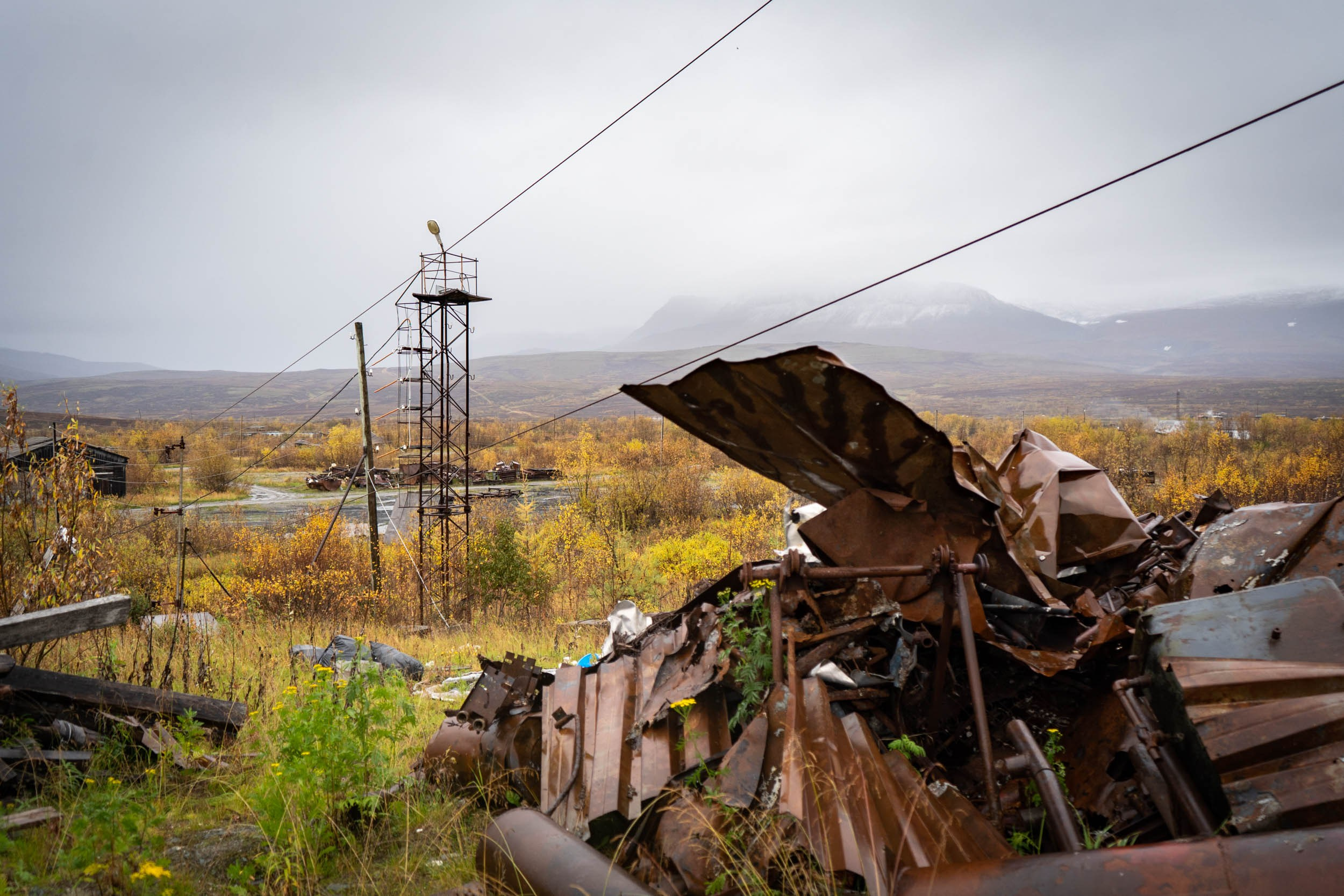 Уборка перрона п.Полярный, станция «110 км». Фотограф Екатерина Зорина