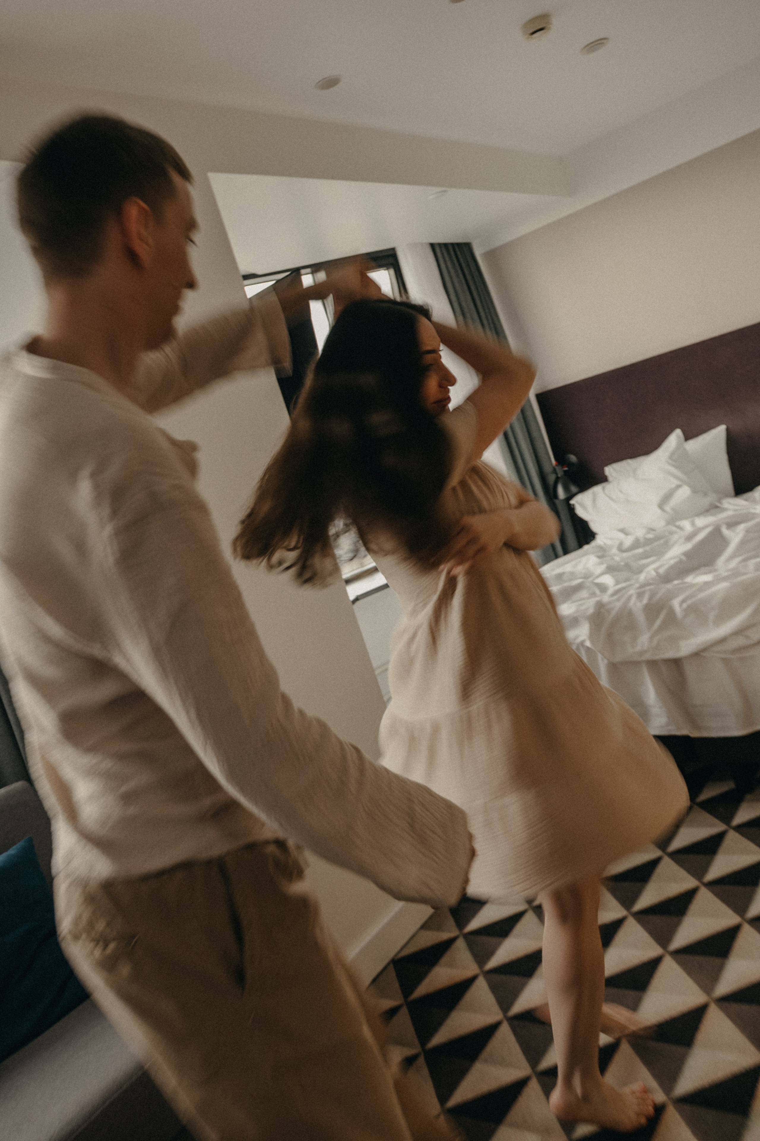Номер на двоих. Гаврилова Настя семейный фотограф lifestyle в Москве