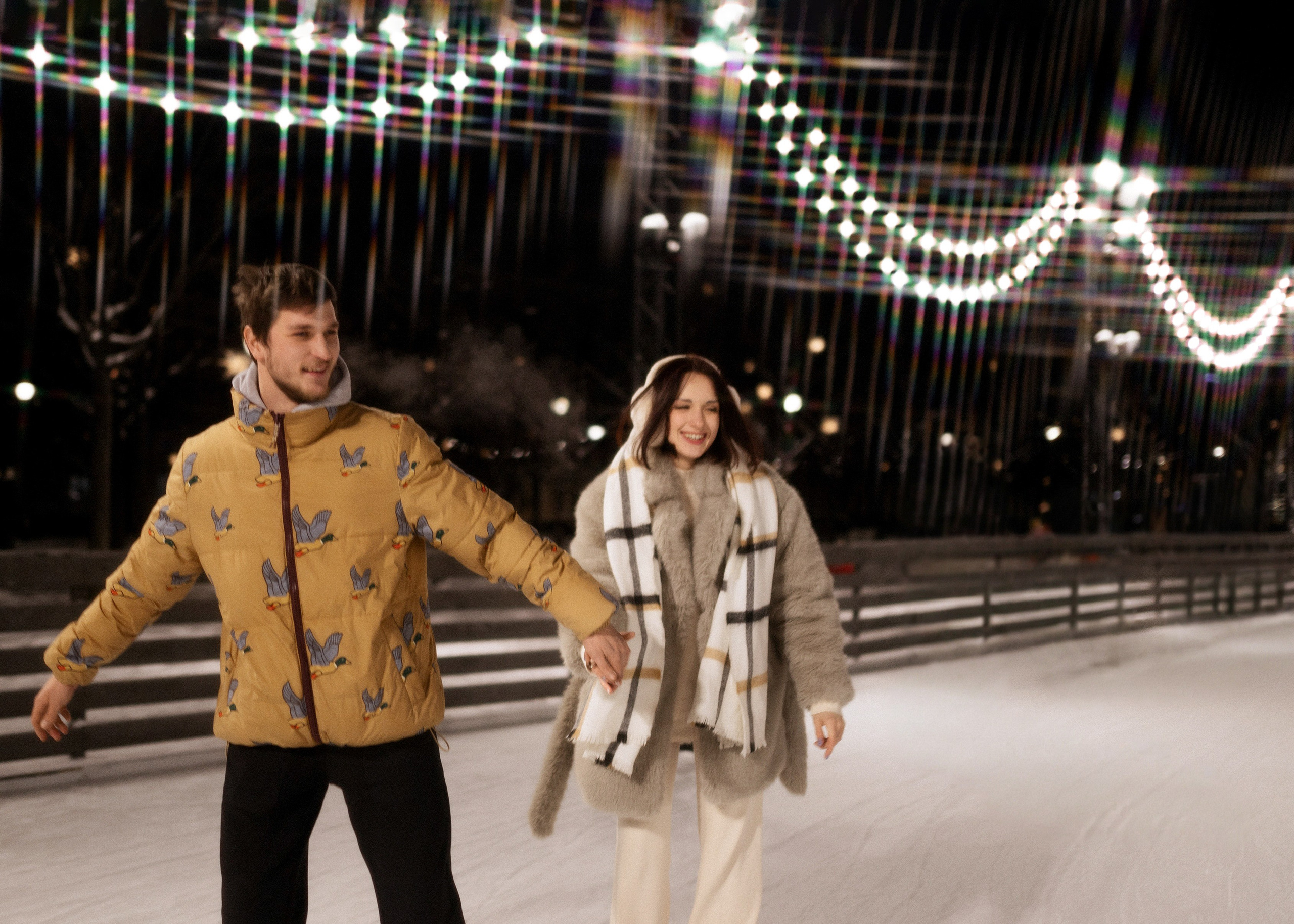 Алина и Сергей на катке. Портретный фотограф в Санкт-Петербурге Катя Протасевич