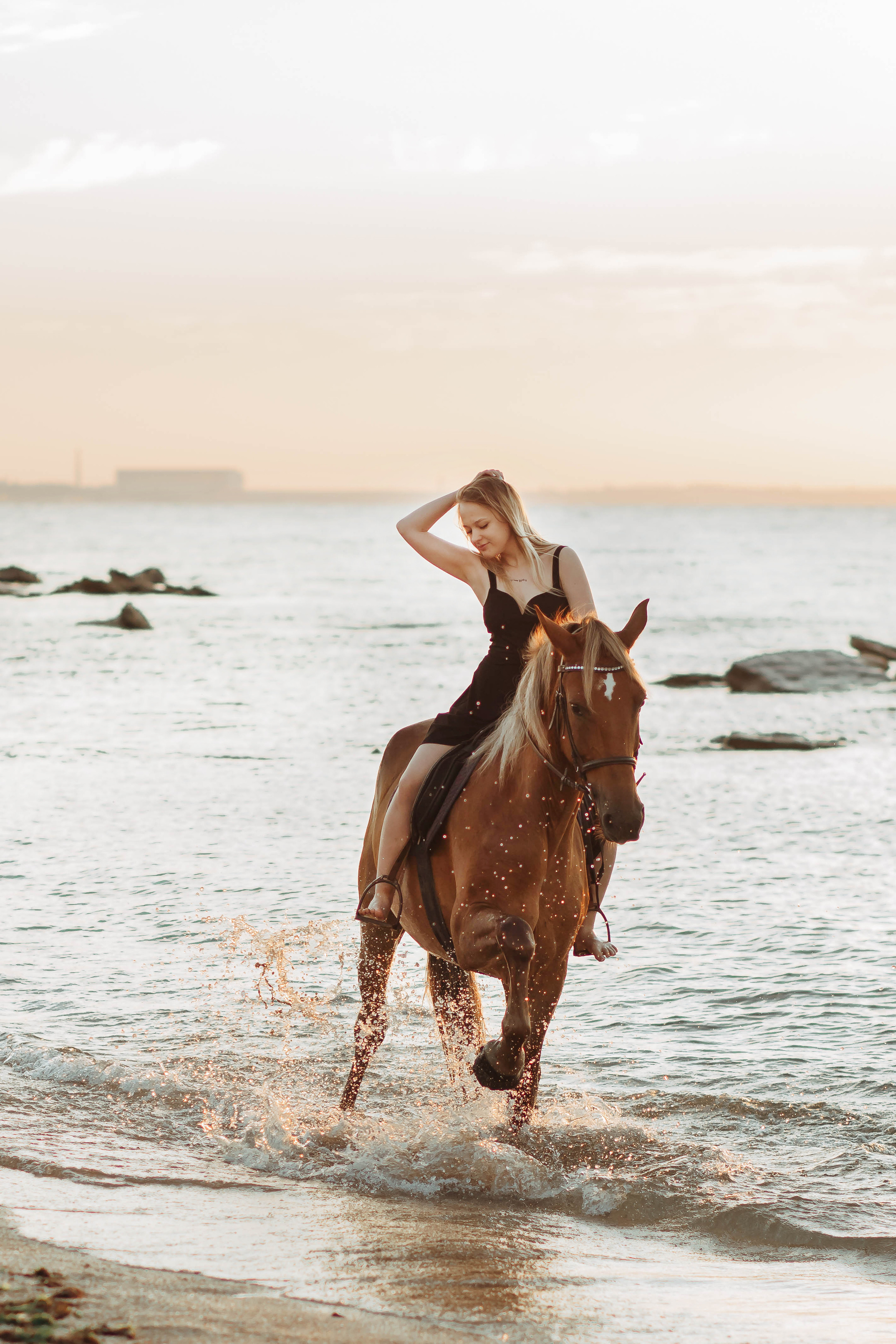 Фотосессия на море с лошадью. Фотограф в Феодосии Наталья Булгакова