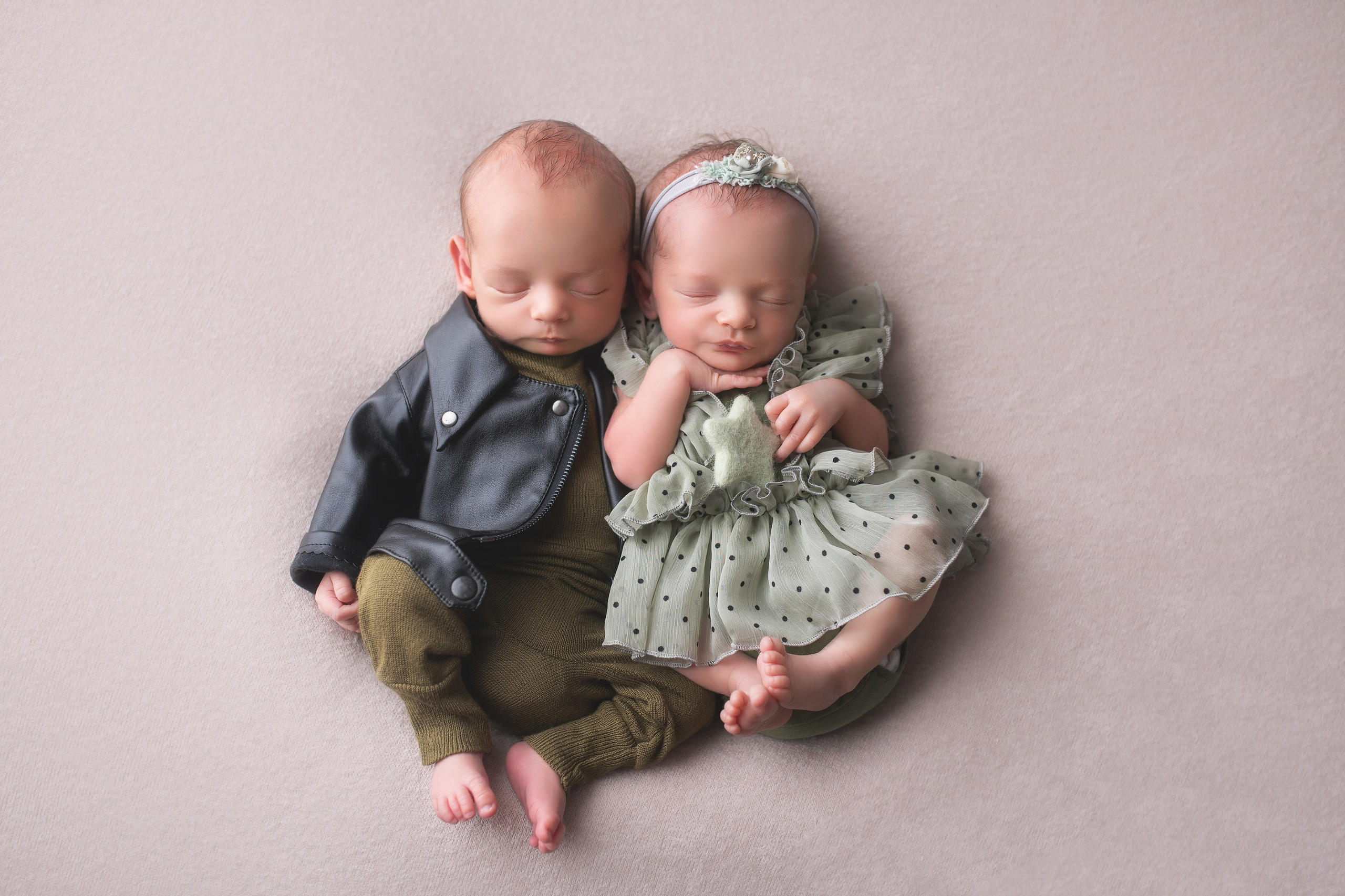 Двойня. Кобякова Мария. Фотограф новорождённых и детей до года город ИРКУТСК