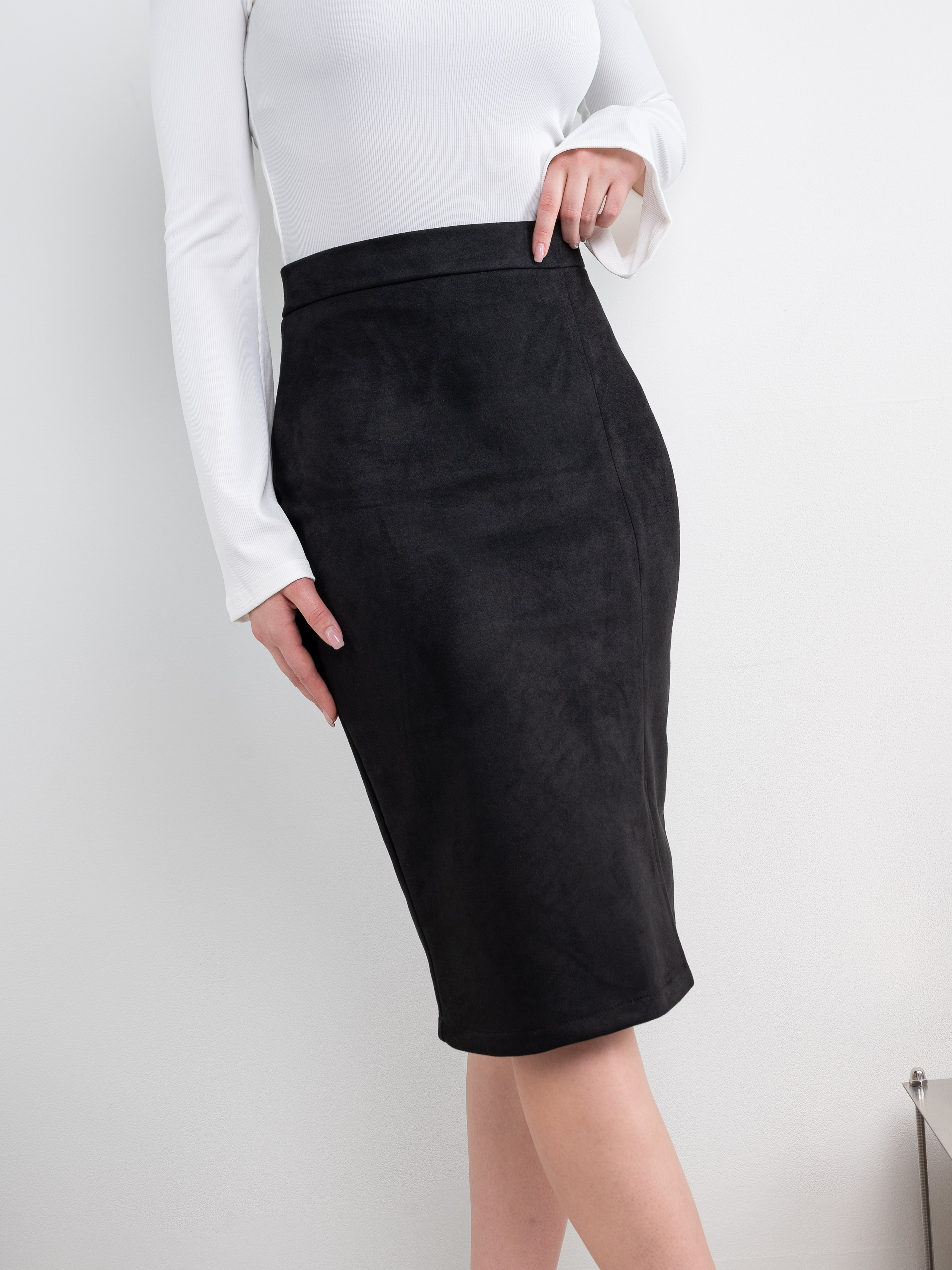 Замшевые юбки серия 2: интерьер+стилист. Предметный фотограф, фото для маркетплейсов Пятигорск, КМВ