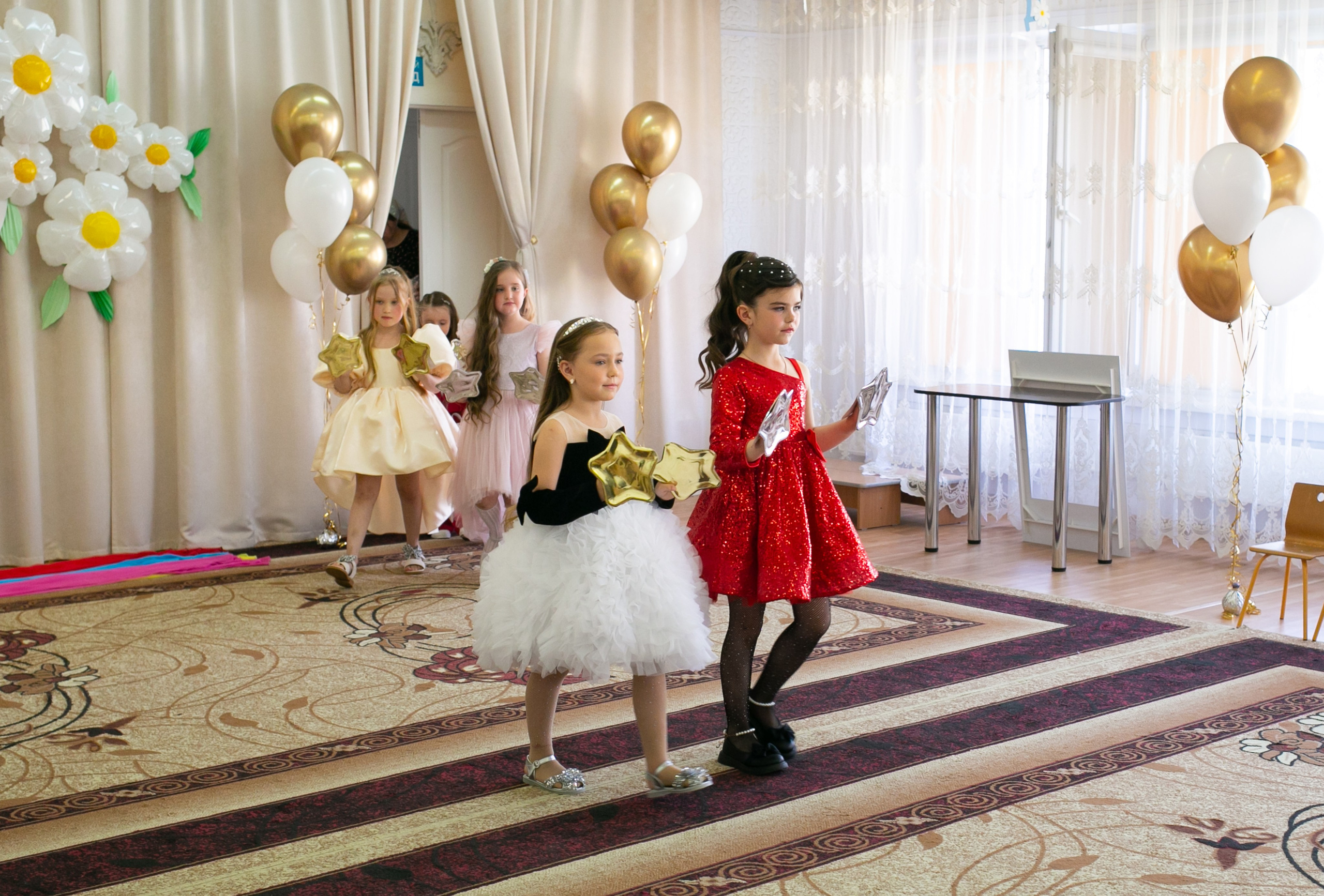 Выпускные и Утренники. Фотограф новорожденных и семейный фотограф НСО г. Бердск Марина Львова