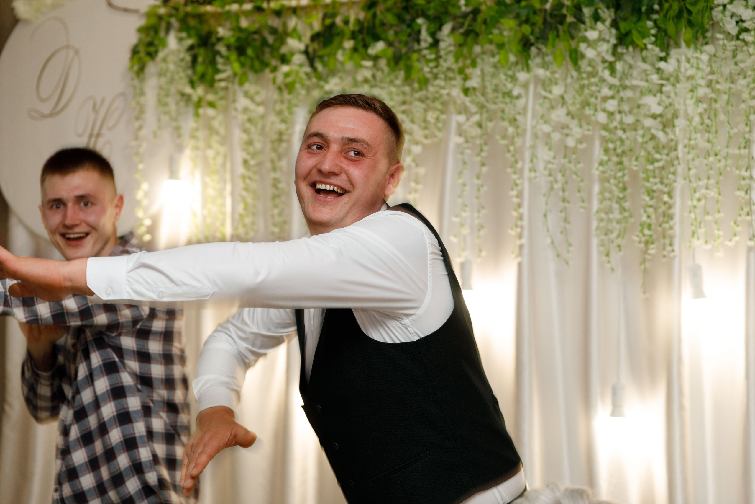 Свадьба Дениса и Натальи. Фотограф Анна Телекаева, выпускные альбомы, семейные и репортажные съемки в Омске