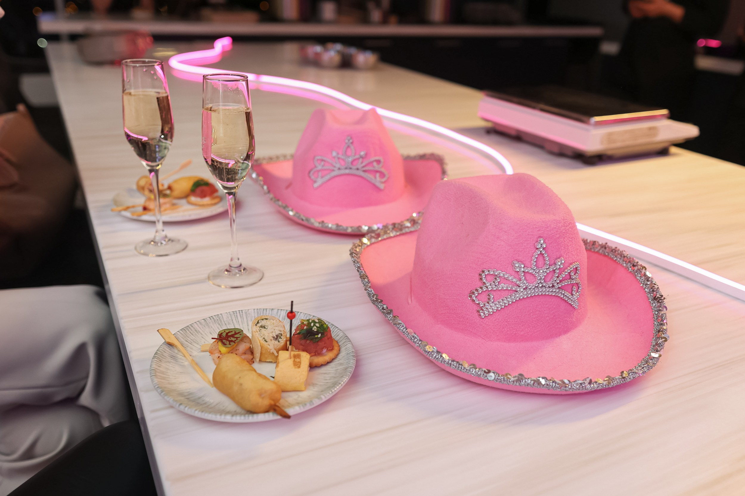 Вечеринка 8 марта в EventyOn. Репортажный фотограф видеограф в Москве Ольга Плаксина