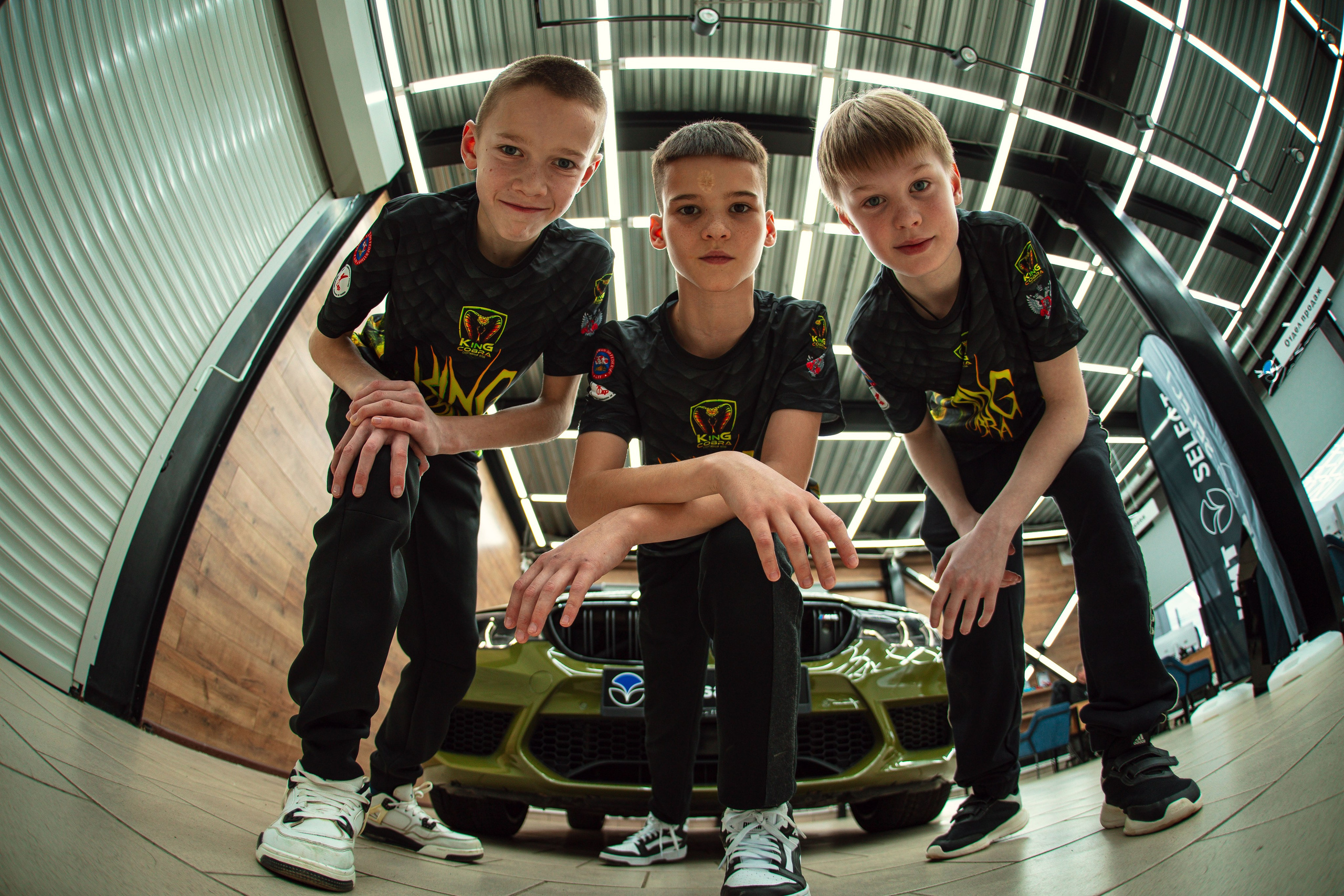 Автосалон КИТ и спортивная команда KINGCobra фотосессия. Бизнес фотограф Ижевск — Назаров Роман