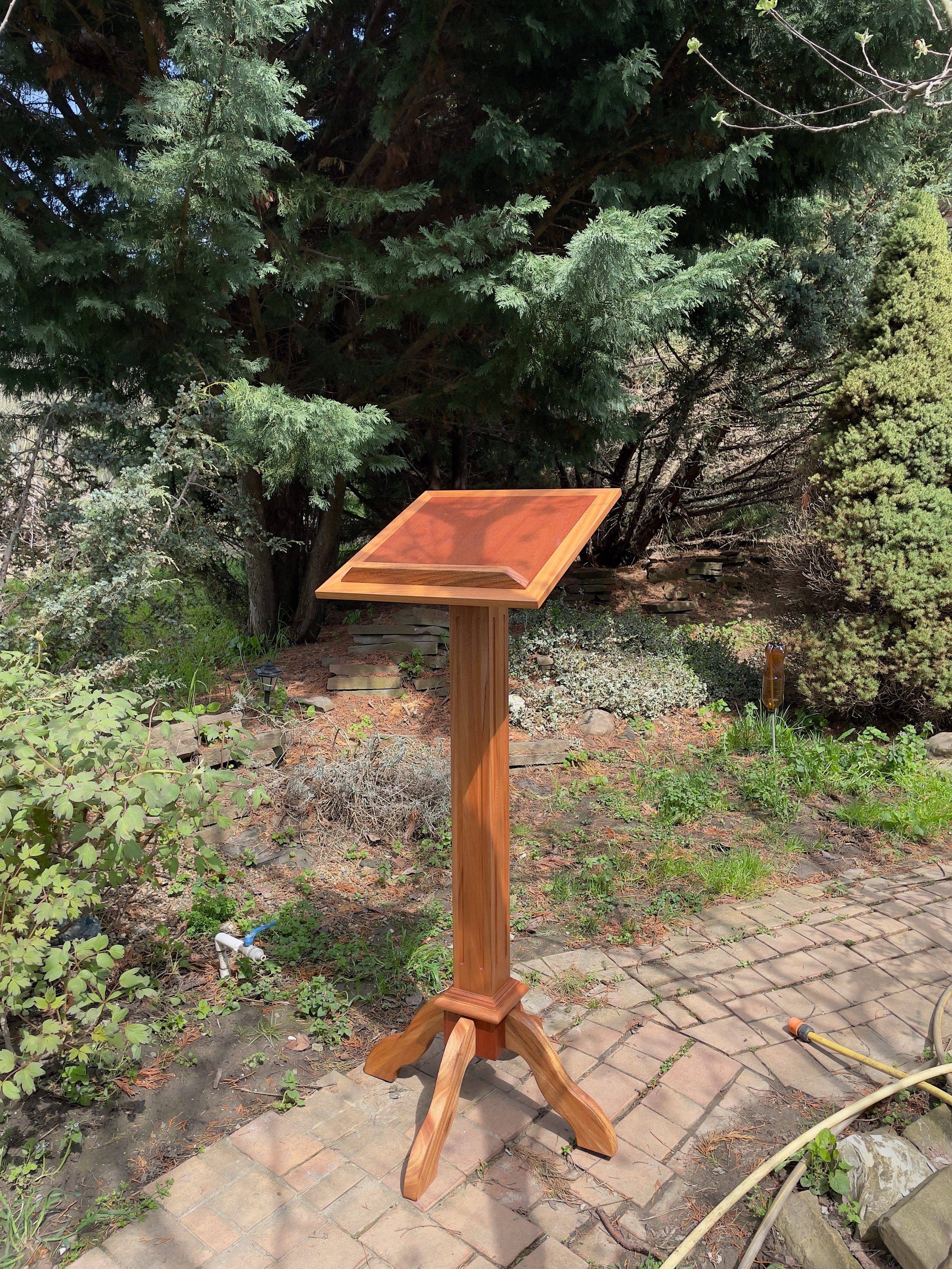 Эксклюзивные аналои и храмовая мебель полностью ручной работы