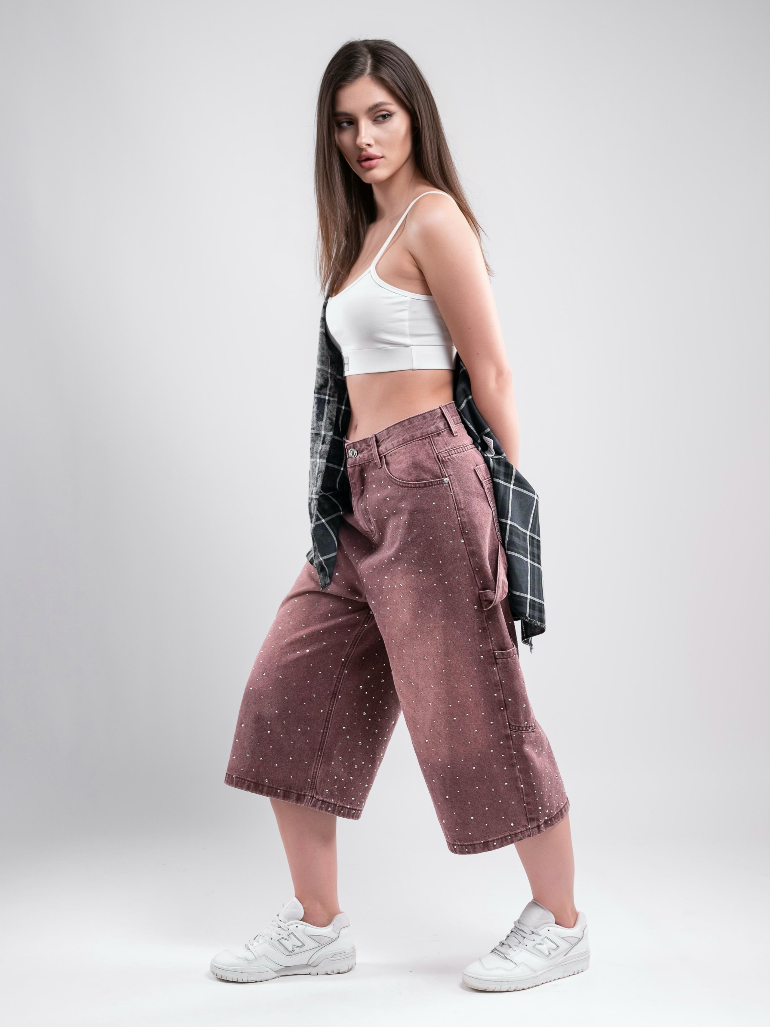 Джинсовые бриджи. Предметный фотограф, фото для маркетплейсов Пятигорск, КМВ