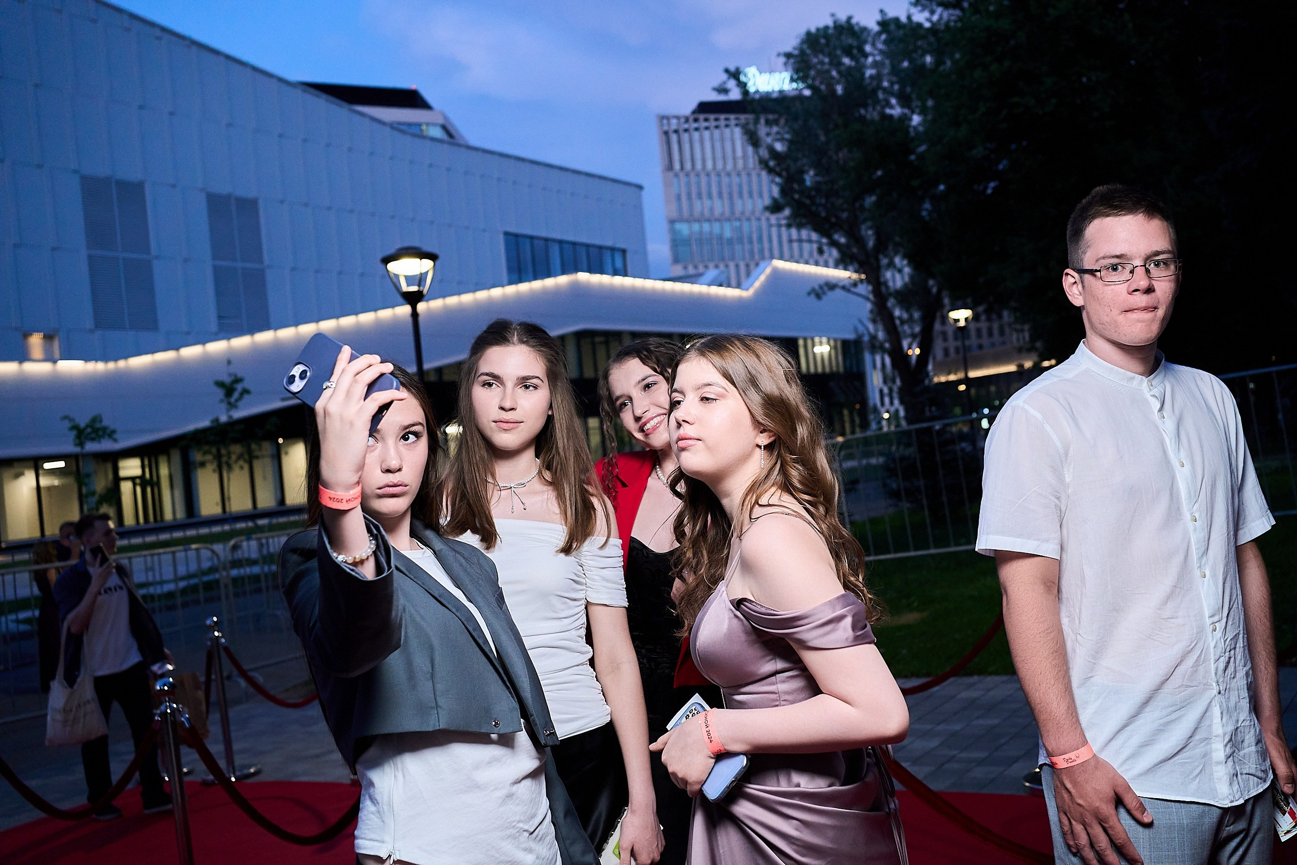 Выпускной 2024 концертный зал Академия ВТБ. Фотограф и Видеограф в Москве. Олег Корушев