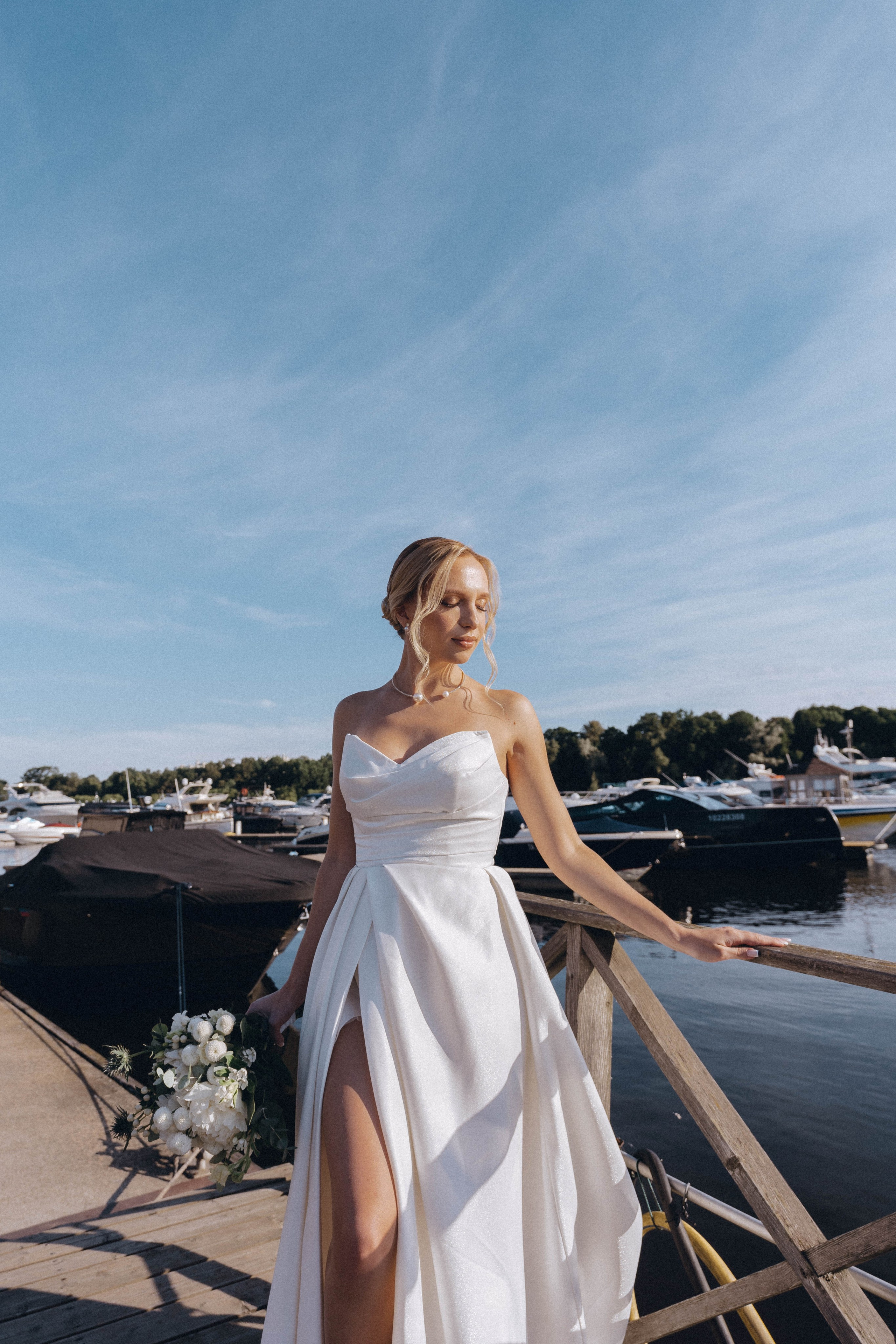 СВАДЕНБНАЯ СЬЕМКА НА КАТЕРЕ ПО КАНАЛАМ САНКТ-ПЕТЕРБУРГА И В АКВАТОРИИ НЕВЫ. Профессиональный фотограф, Санкт-Петербург — Виктория Богомолова