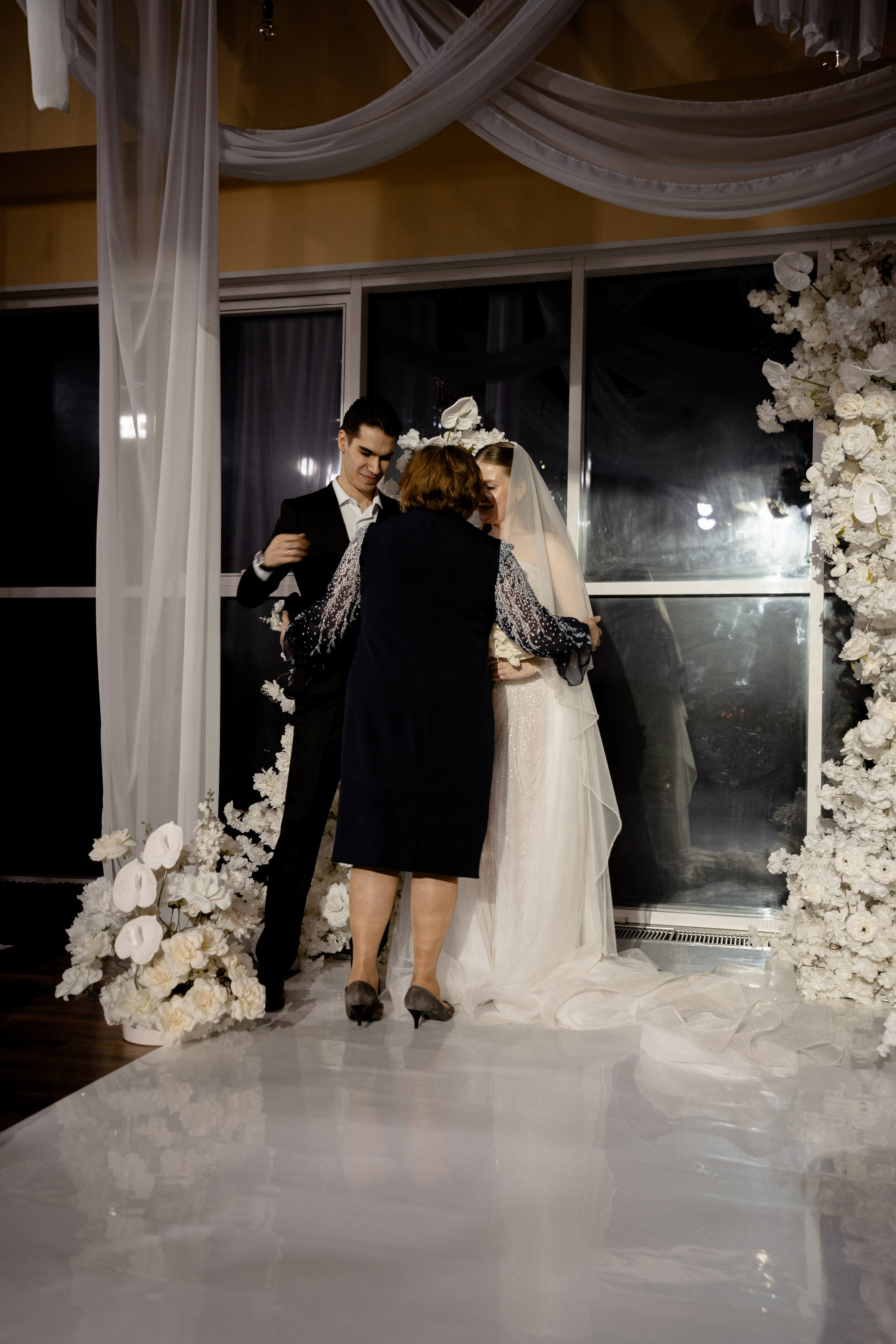 СВАДЕБНАЯ СЬЕМКА СБОРОВ В ОТЕЛЕ И ВЫЕЗД НА ЦЕРЕМОНИЮ (СНЯТО В СИБИРЕ В НИЖНЕВАРТОВСКЕ). Профессиональный фотограф, Санкт-Петербург — Виктория Богомолова