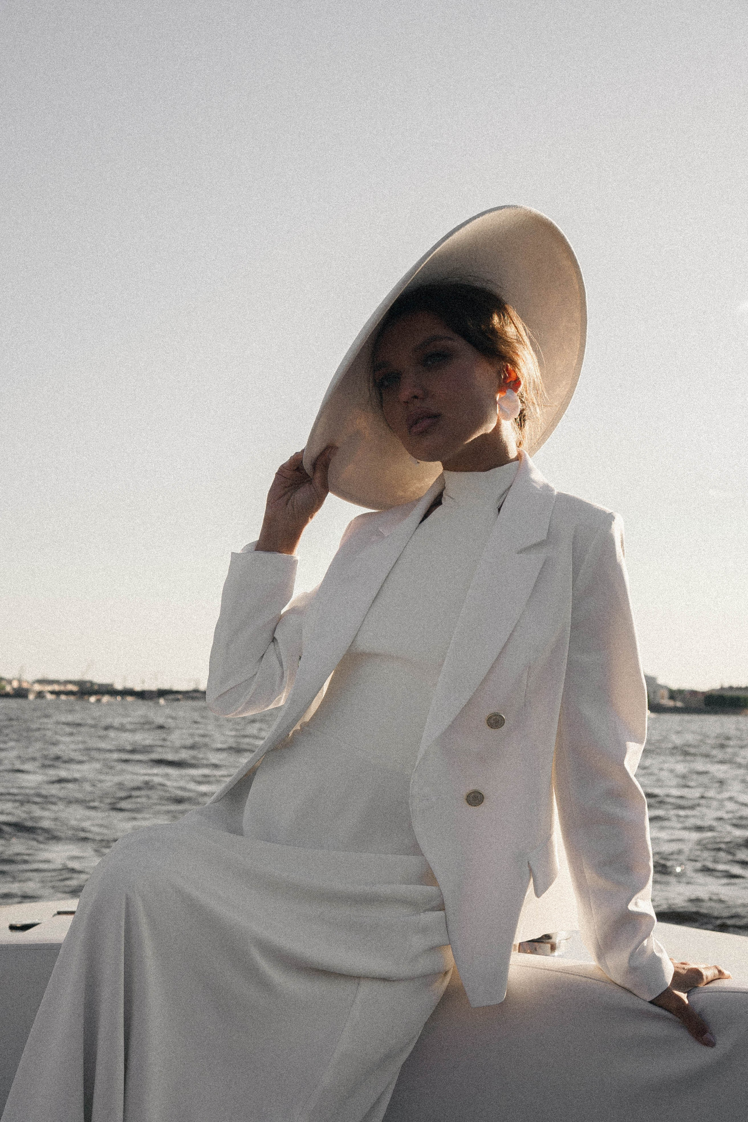 СВАДЕНБНАЯ СЬЕМКА НА КАТЕРЕ ПО КАНАЛАМ САНКТ-ПЕТЕРБУРГА И В АКВАТОРИИ НЕВЫ. Профессиональный фотограф, Санкт-Петербург — Виктория Богомолова