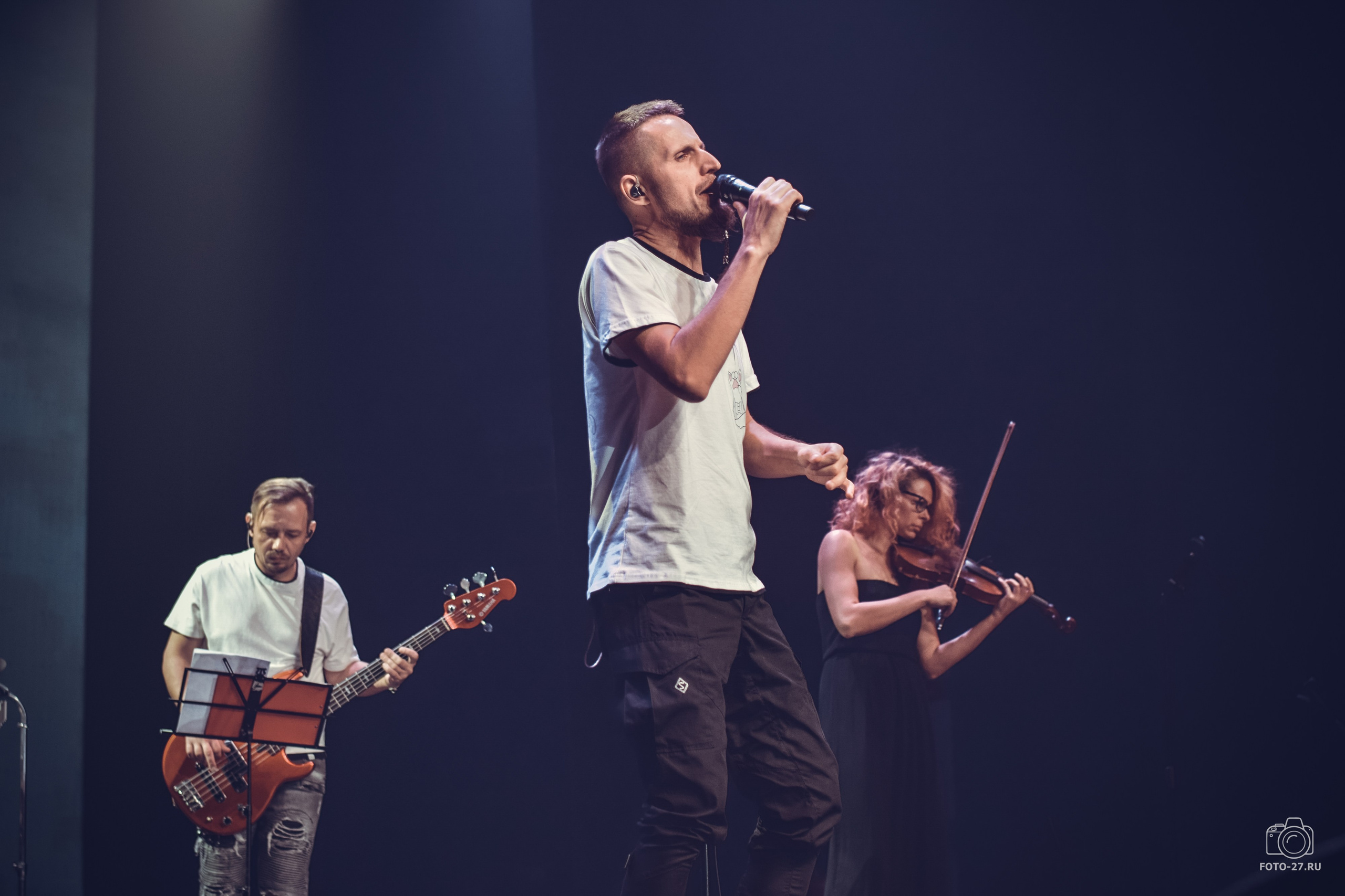 Антон Курдюмов фотограф в Хабаровске Рина Курдюмова фото27 foto27 Антон Дорофеев репортажный репортаж документалист Тони и Рина фотосоздатели ПаПаРоК Философия и любовь сольный концерт ОДОРА Хабаровск