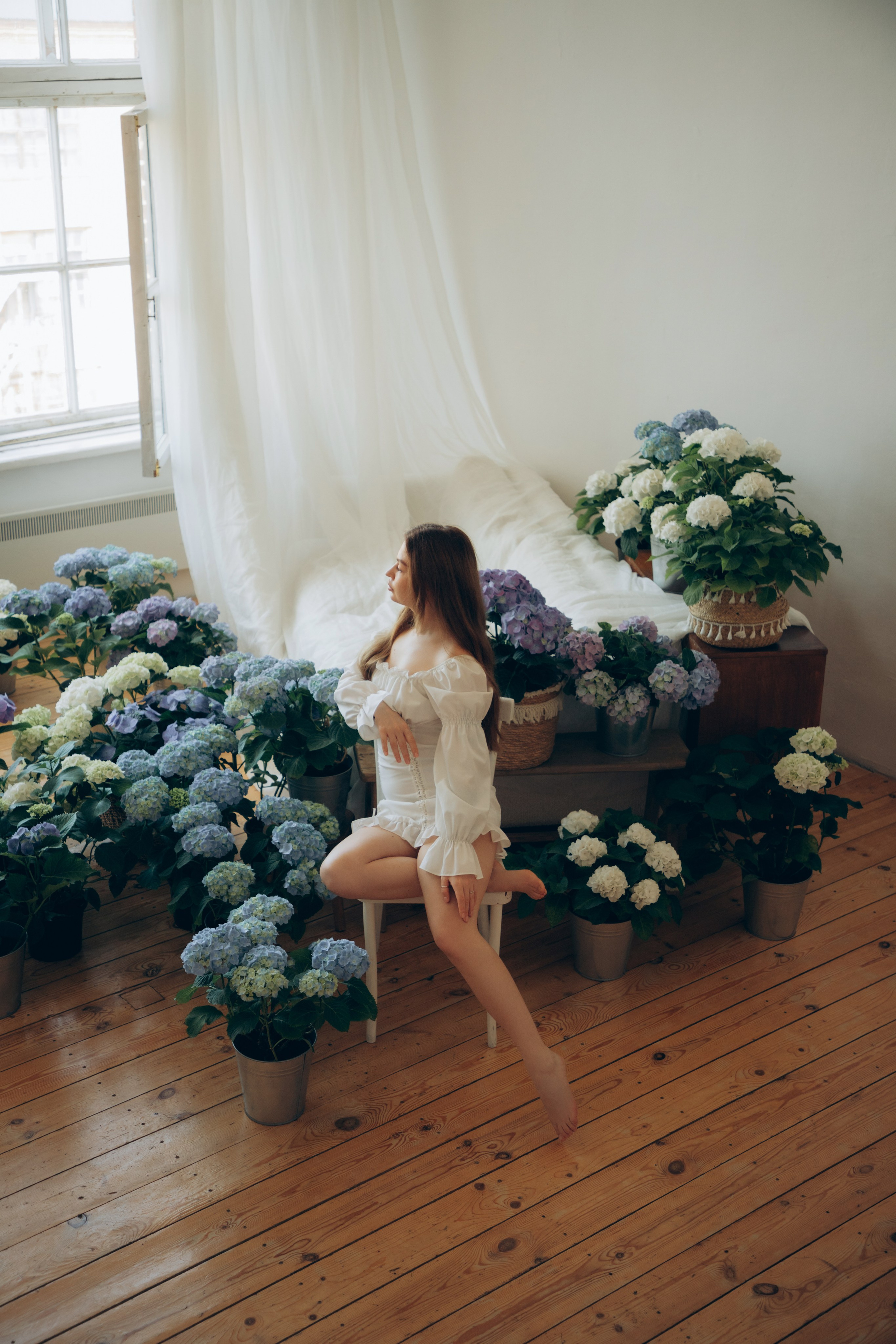 Настя в студии Space jobs с гортензиями. Фотограф КовалёваТатьяна | Москва | Краснодар |Сочи |Портрет, свадьбы, семейные съёмки