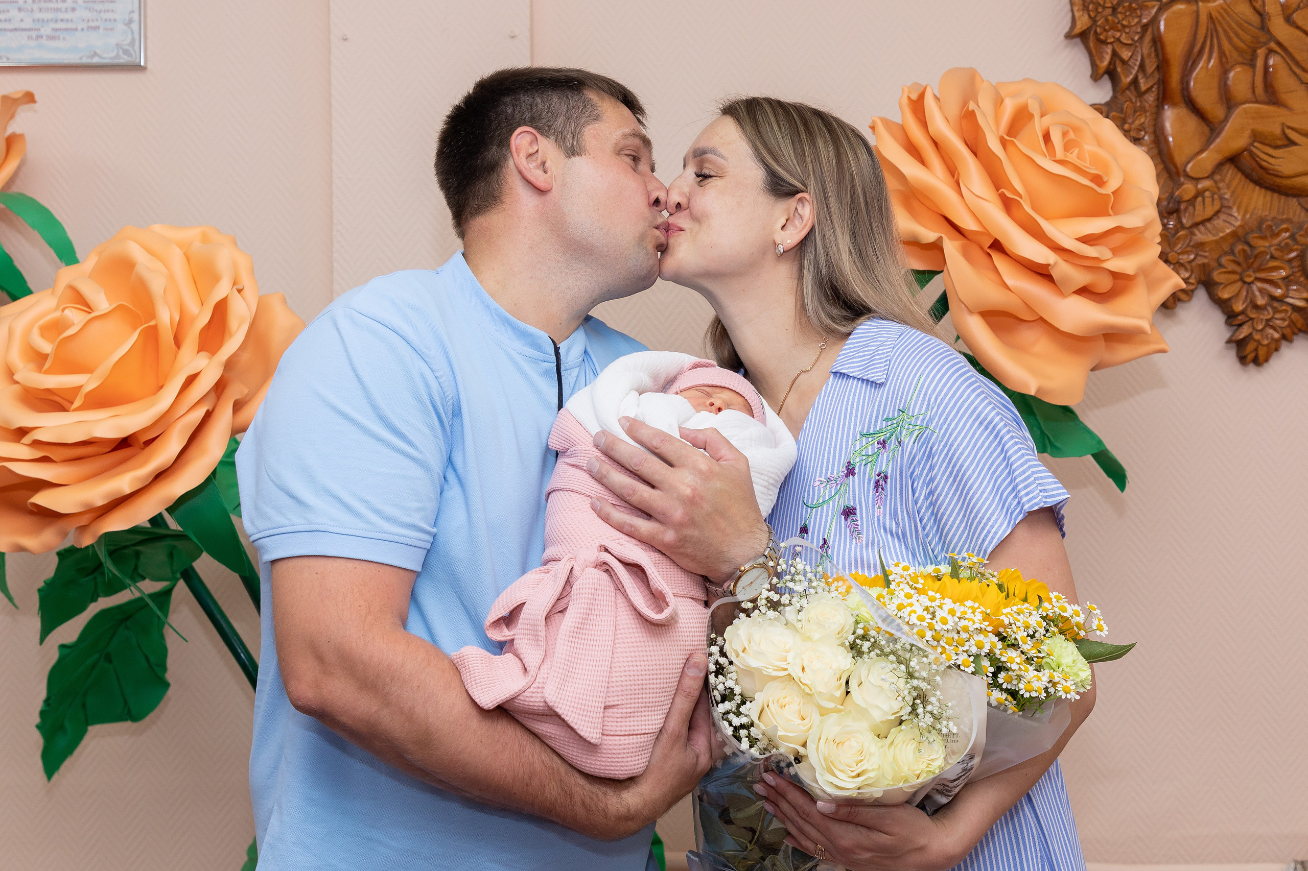 Выписка из роддома. Свадебный, семейный, школьный Фотограф и видеограф Худаноговы Александр и Ирина г. Зеленогорск, Красноярск