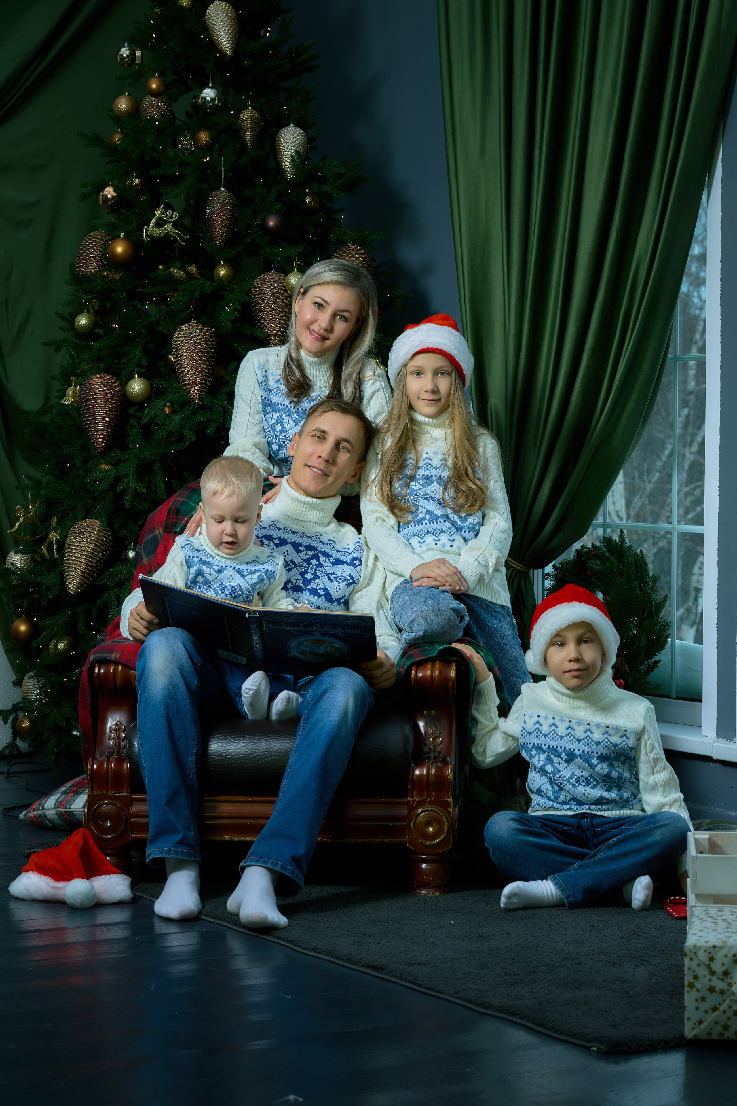 Семейная студийная новогодняя фотосессия. Владимир Суздалов (ProMaXe) — Портретный фотограф, тематические фотосессии в Чебоксарах