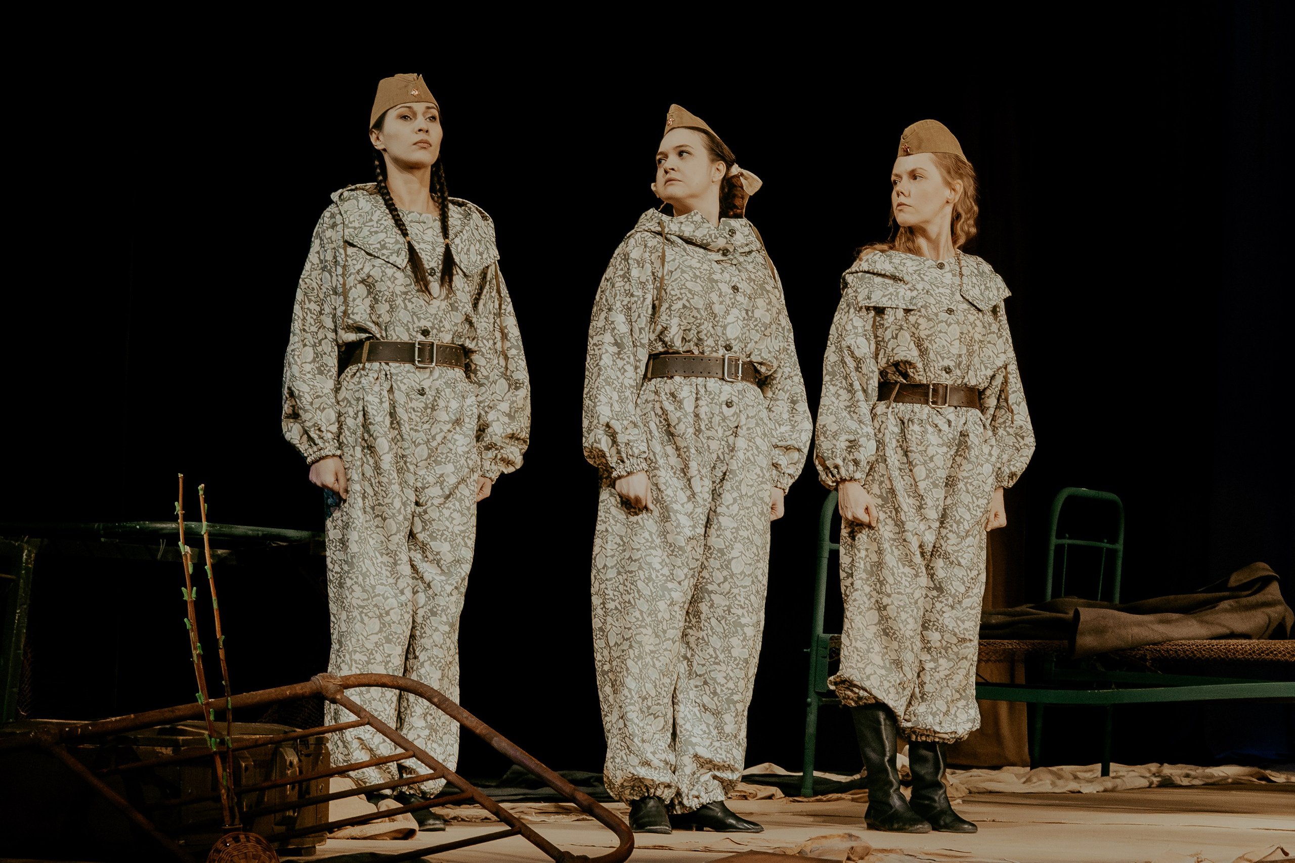 Театр Юного Зрителя " Не покидай меня». Фотограф Марк Файзулин