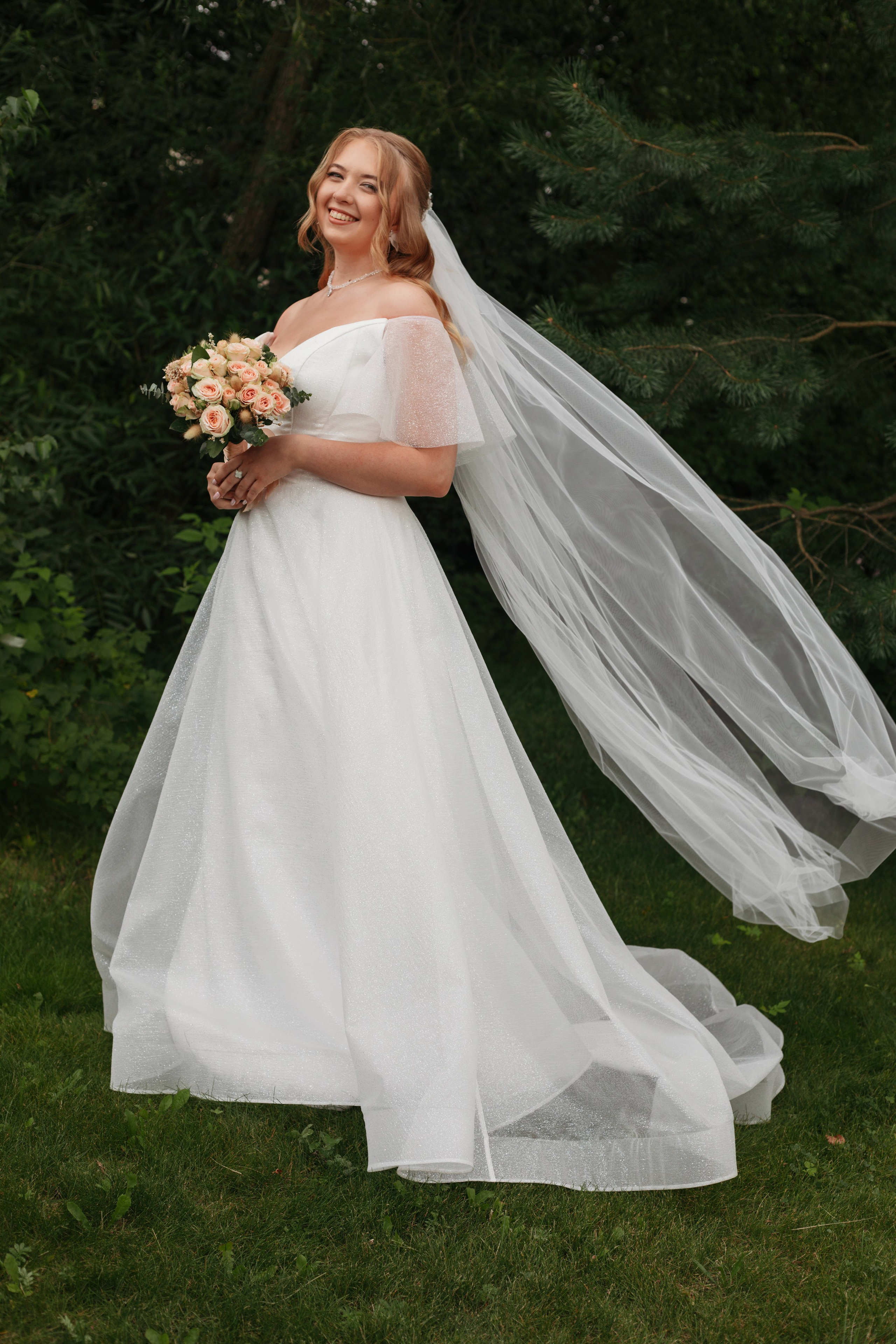 Летняя свадьба за городом. Свадебный фотограф в Москве Аля Загирова