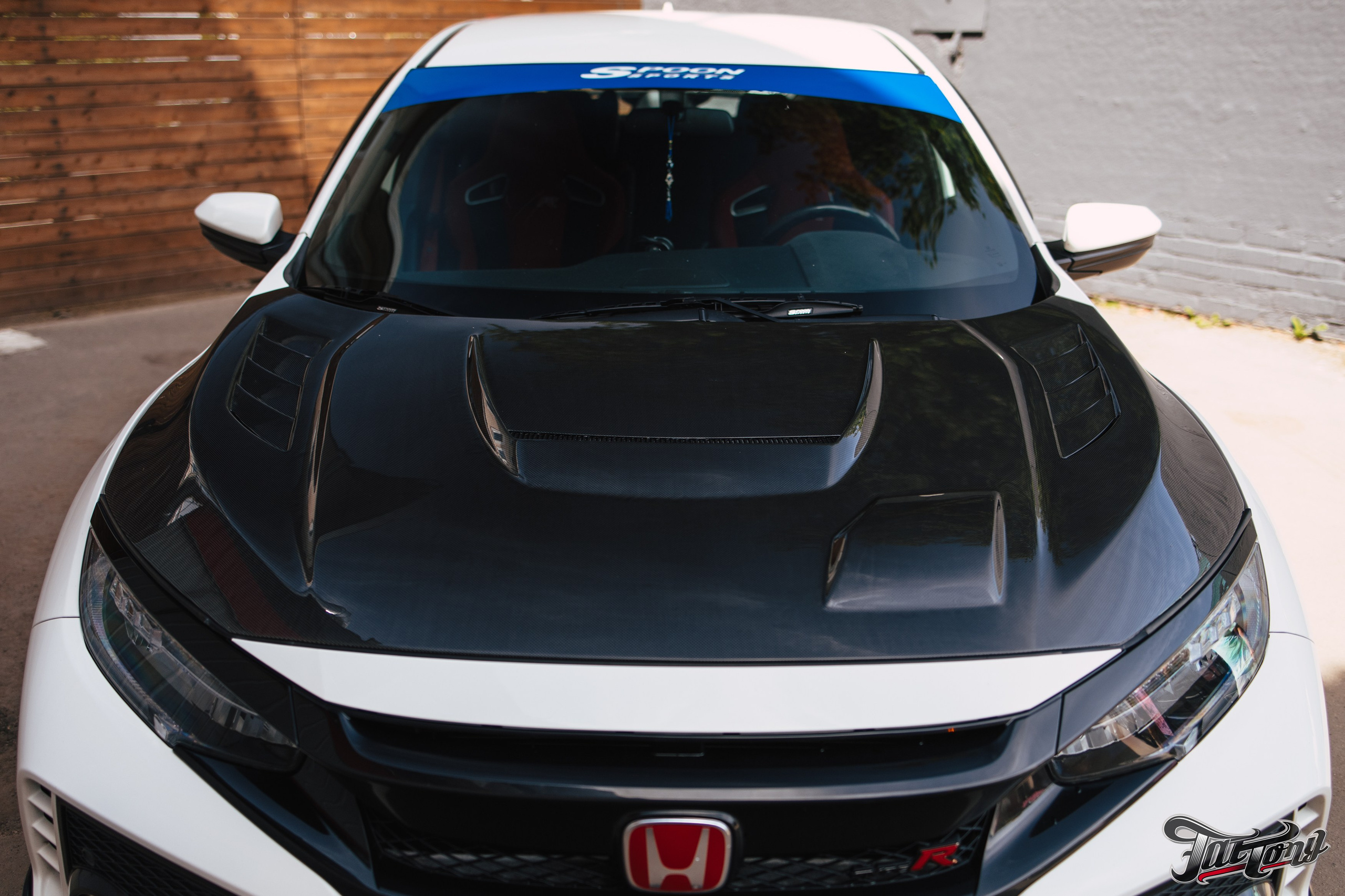 Honda Сivic type R снятие краски c капота и лачка карбона. DeLorein