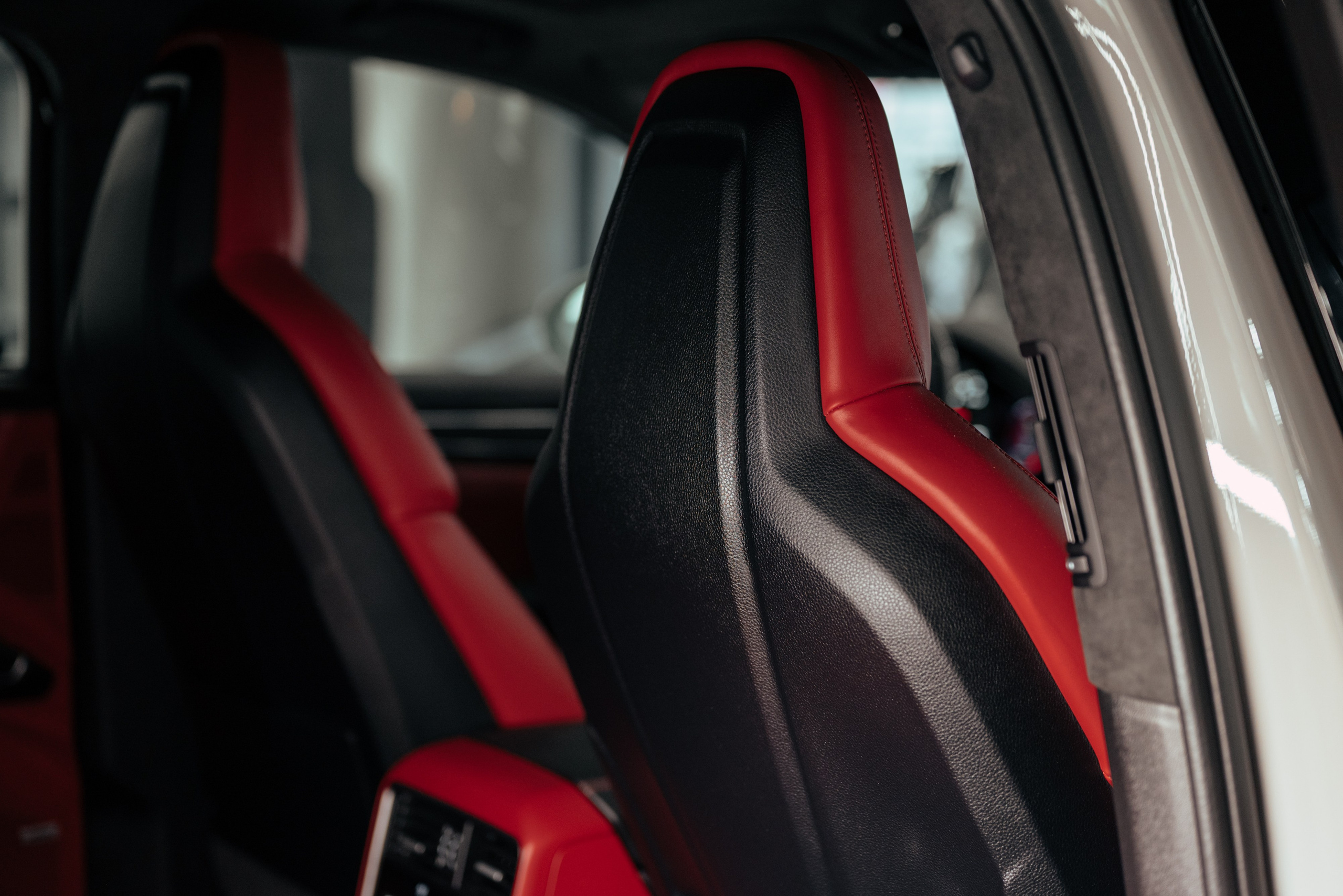 Porsche Cayenne GTS grey on red. DeLorein