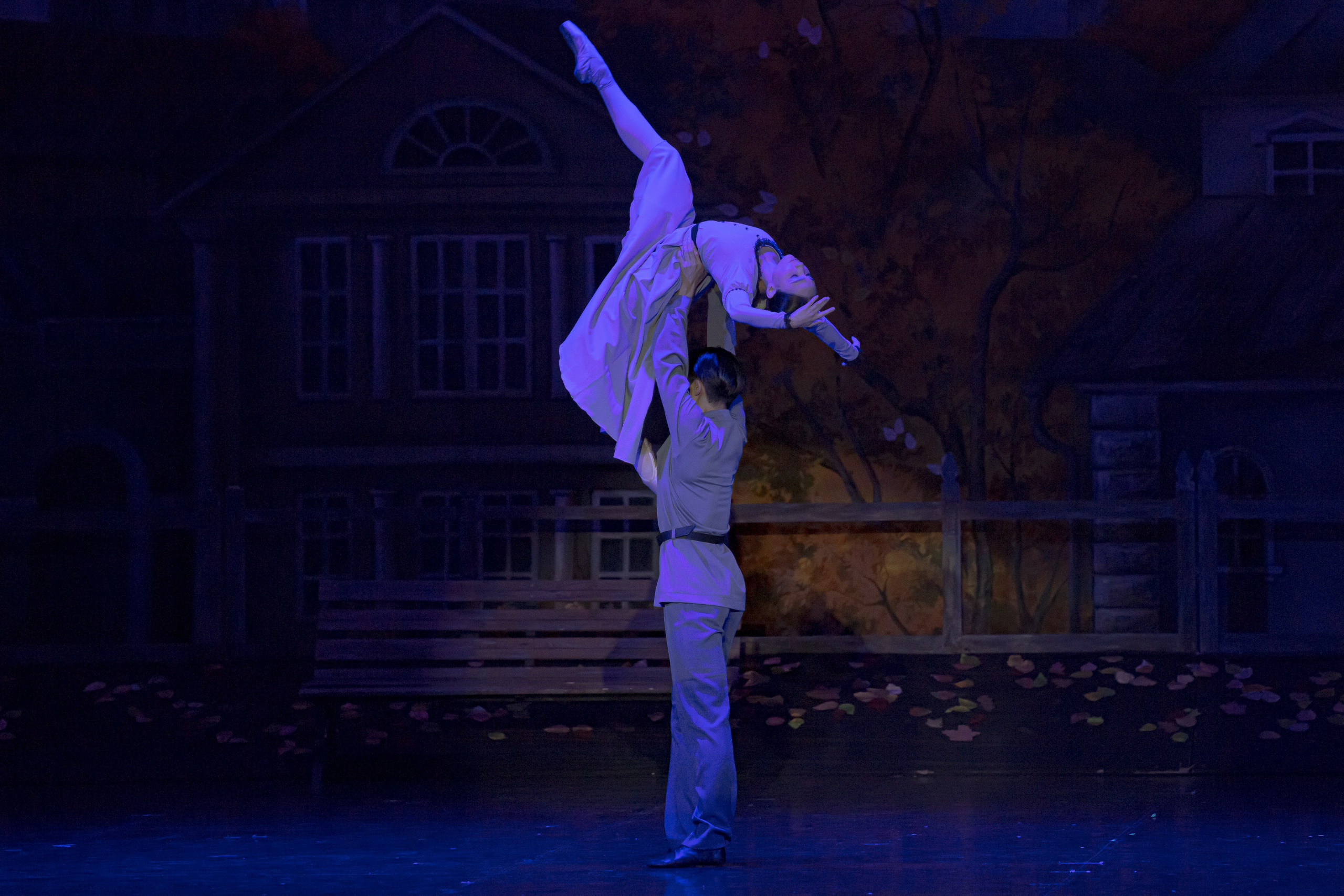 Анюта — спектакль — премьера на сцене Зимнего театра Марийского театра оперы и балета. Фотограф в Сочи Юрий Шептаев