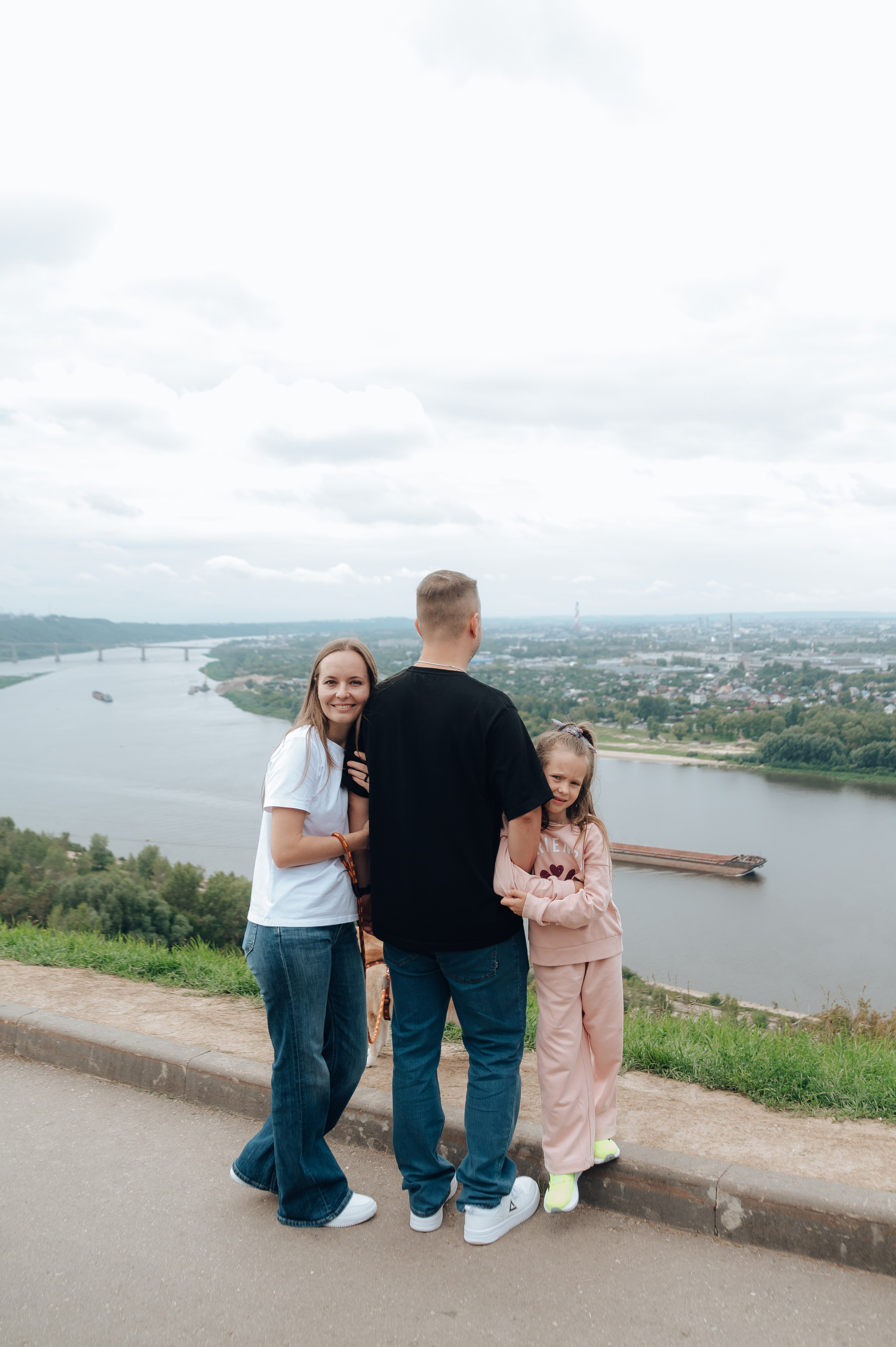 Трое в парке и меховой шар. Детский и семейный фотограф Катерина Мишина