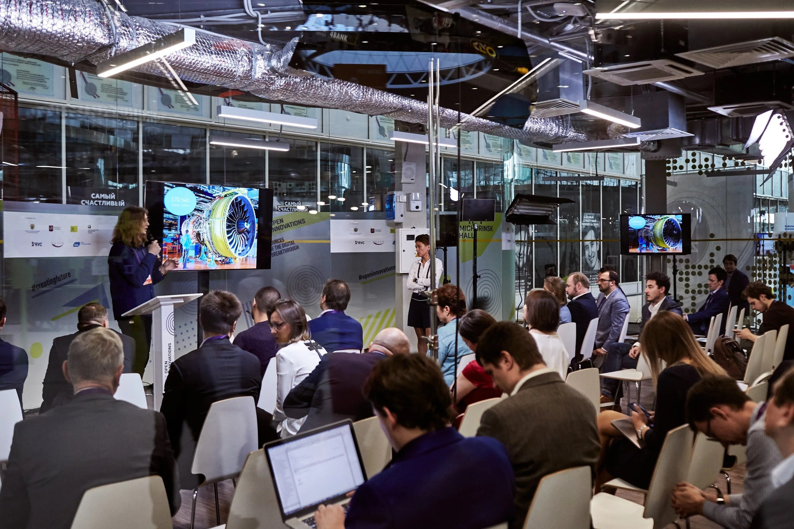 Porsche x Skolkovo promo. Спортивный и бизнес фотограф Арсений Голышкин