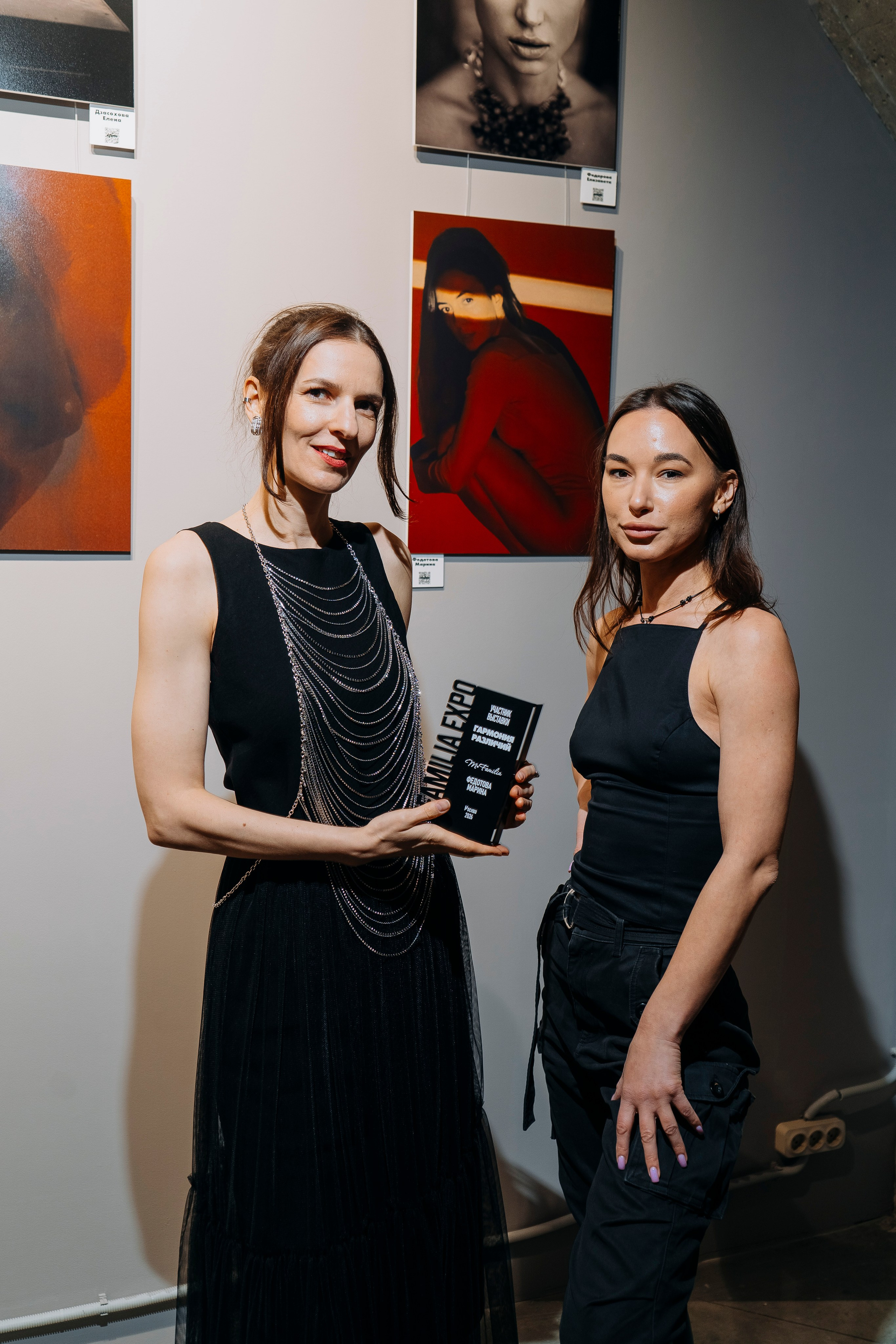 Вернисаж фотовыставки MFamilia «Гармония различий». Организация фотовыставок в Петербурге и Москве, MFamilia (МФамилия)