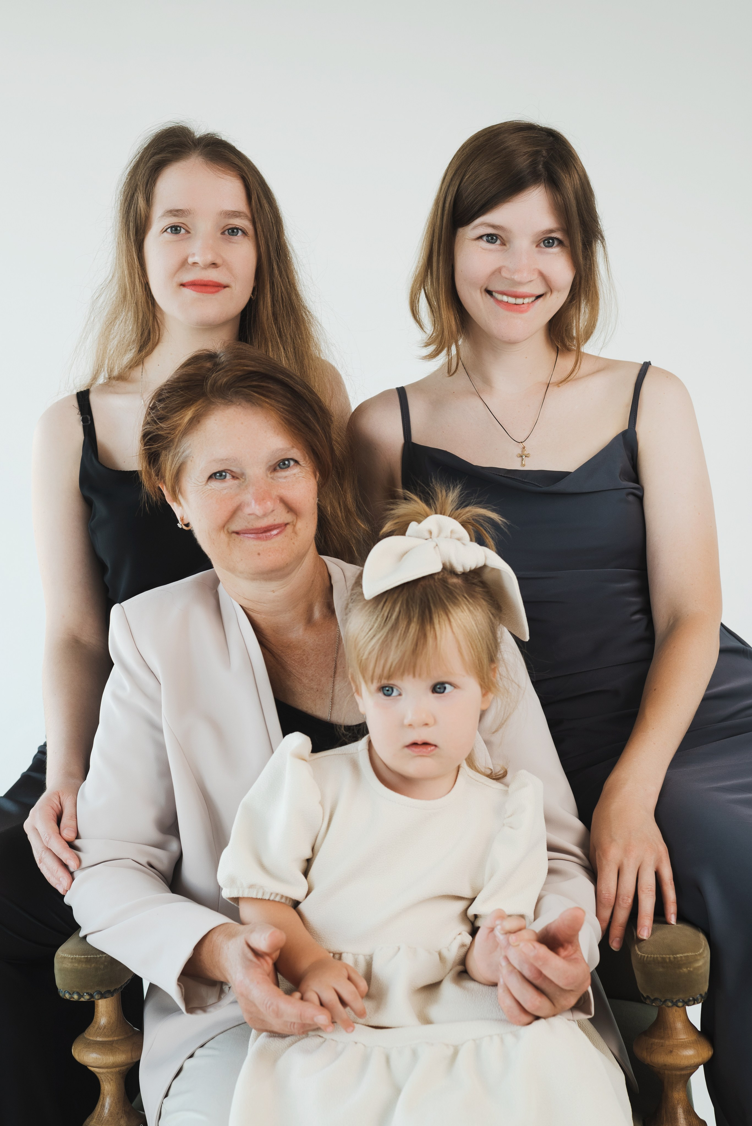 Семейная фотосессия минимализм. Фотограф в Воронеже. Портреты, контент, семейные сьемки