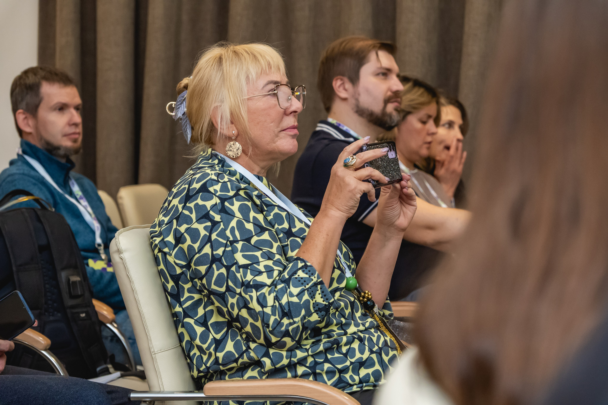 Мегасреда. Занимаюсь профессиональной фотографией и живу рядом с Байкалом. Работаю в разных жанрах