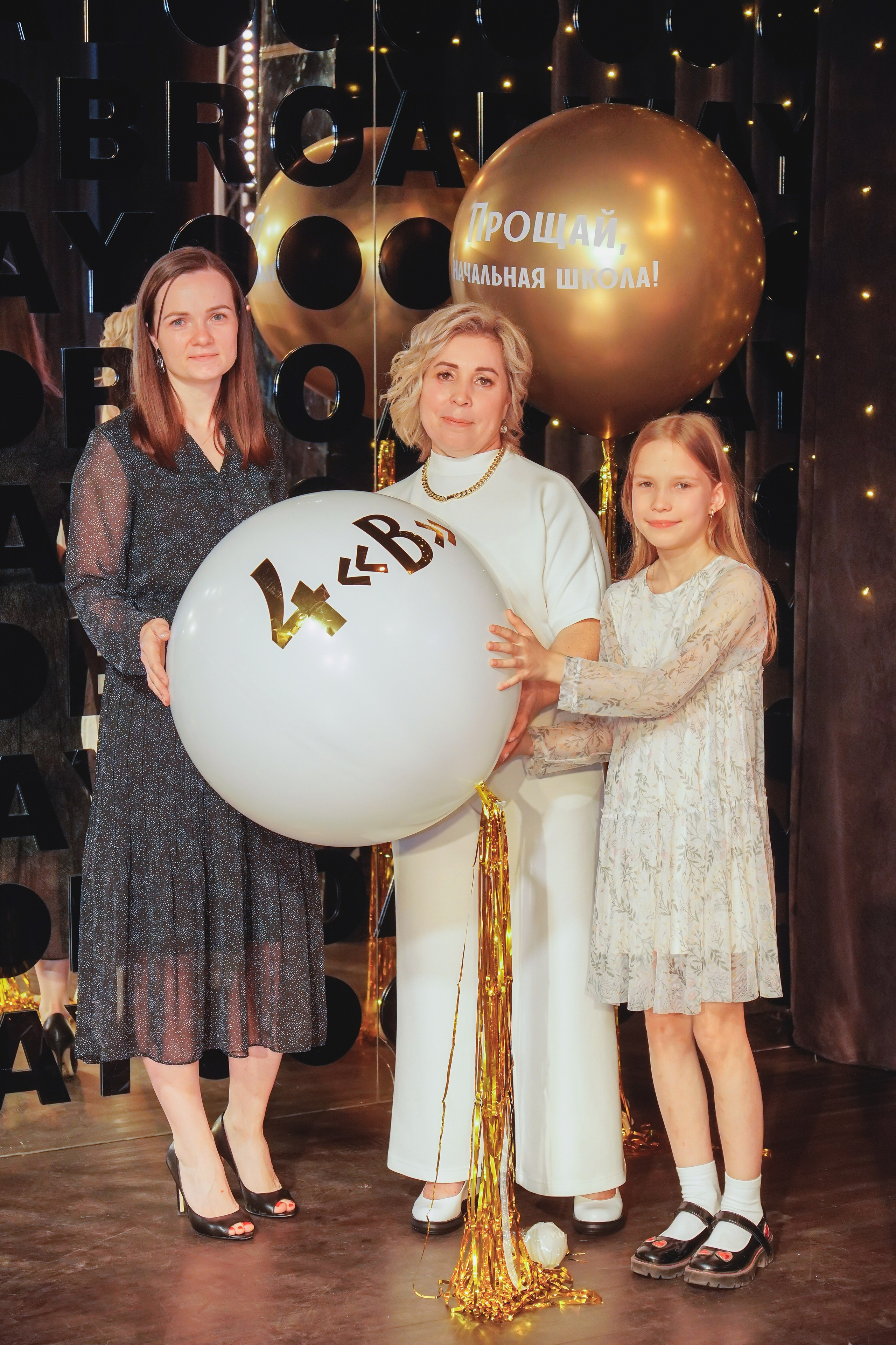 Выпускной. Занимаюсь профессиональной фотографией и живу рядом с Байкалом. Работаю в разных жанрах