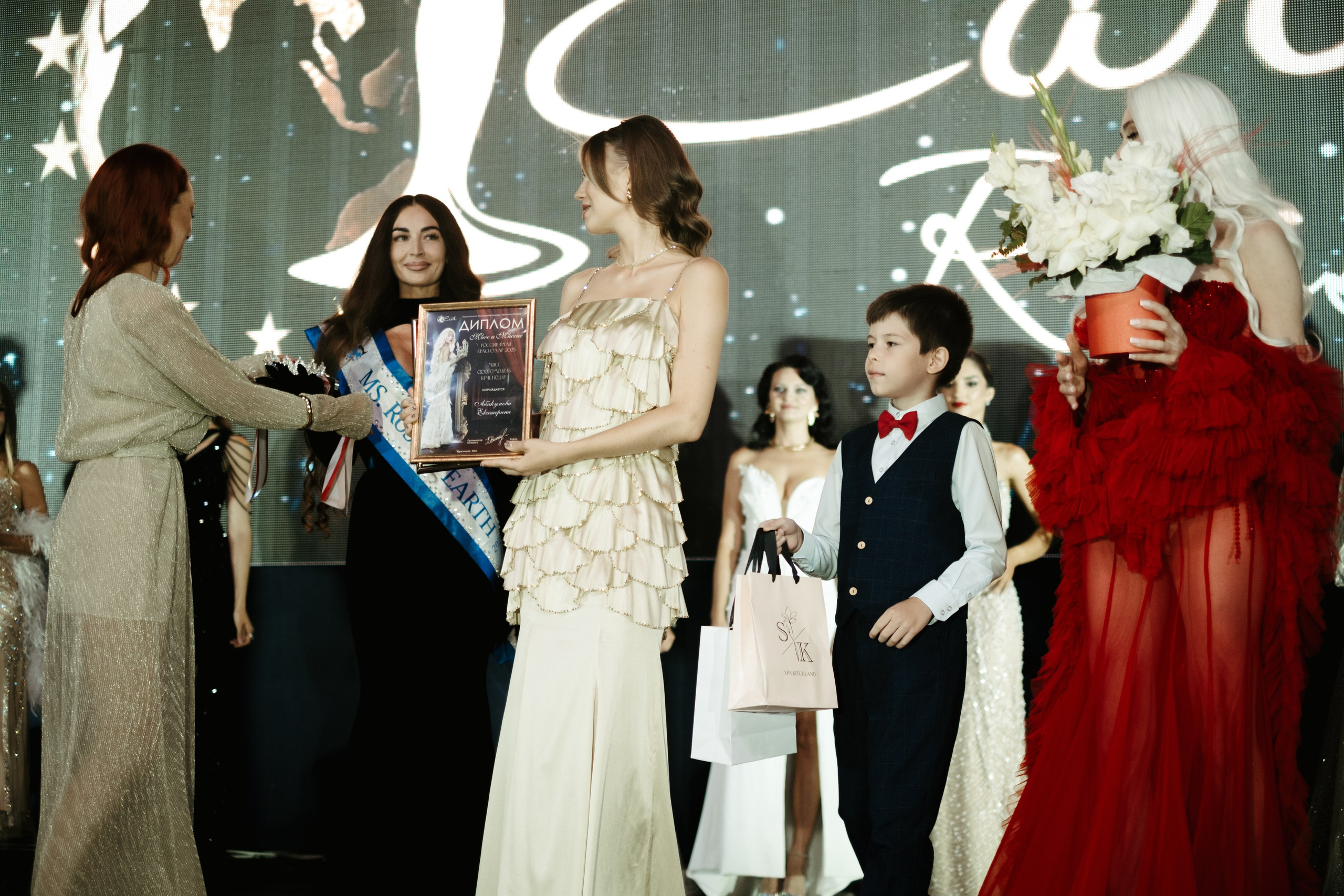Мисс и Миссис Россия Земли Краснодар 2025 программа. Свадебный и репортажной фотограф Денис Ожигин в Краснодаре и Краснодарском крае