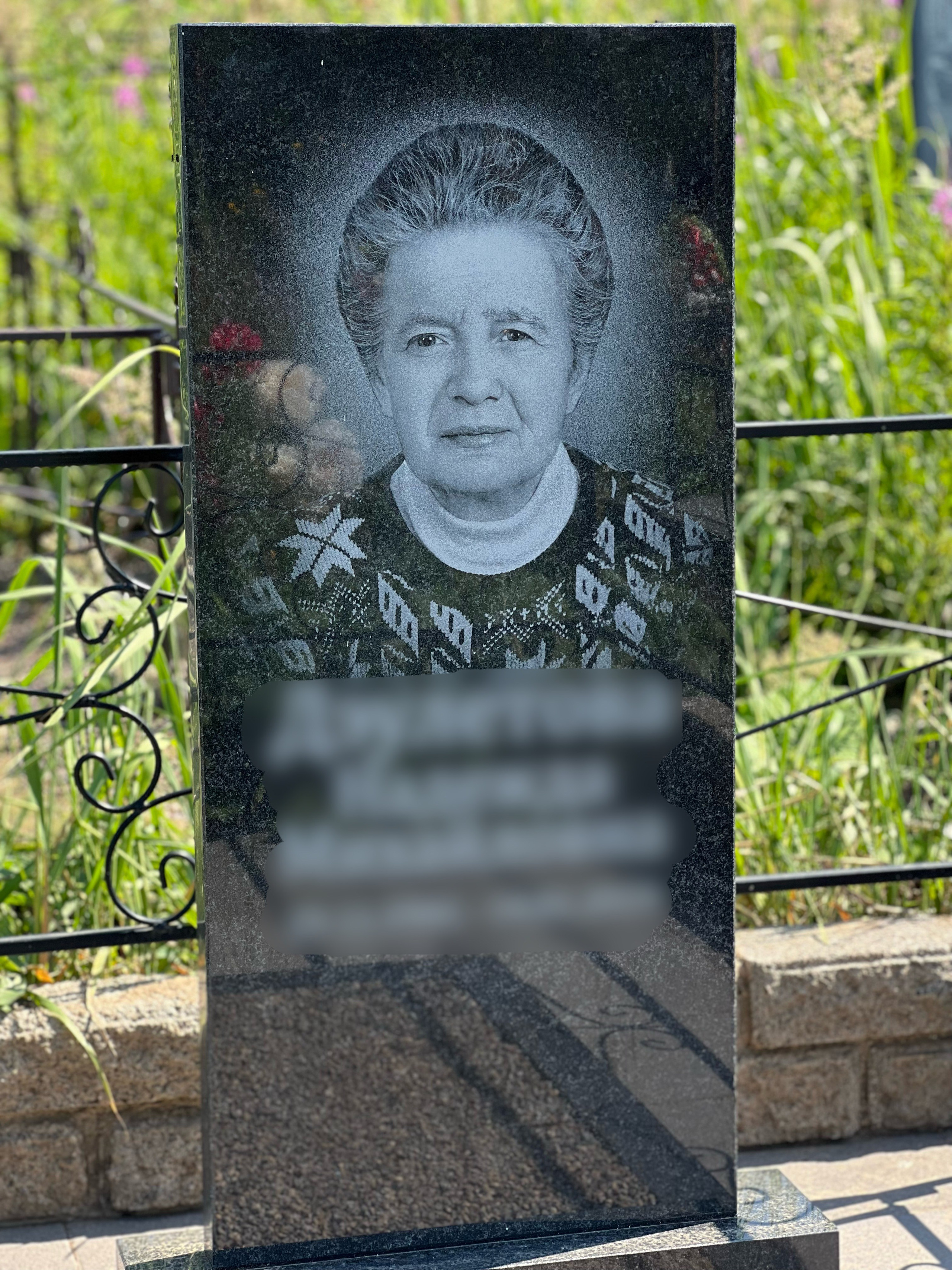 Гравировка от наших художников. ГРАНИТ26 Ритуальные услуги Железногорск. Благоустройство могил, продажа памятников