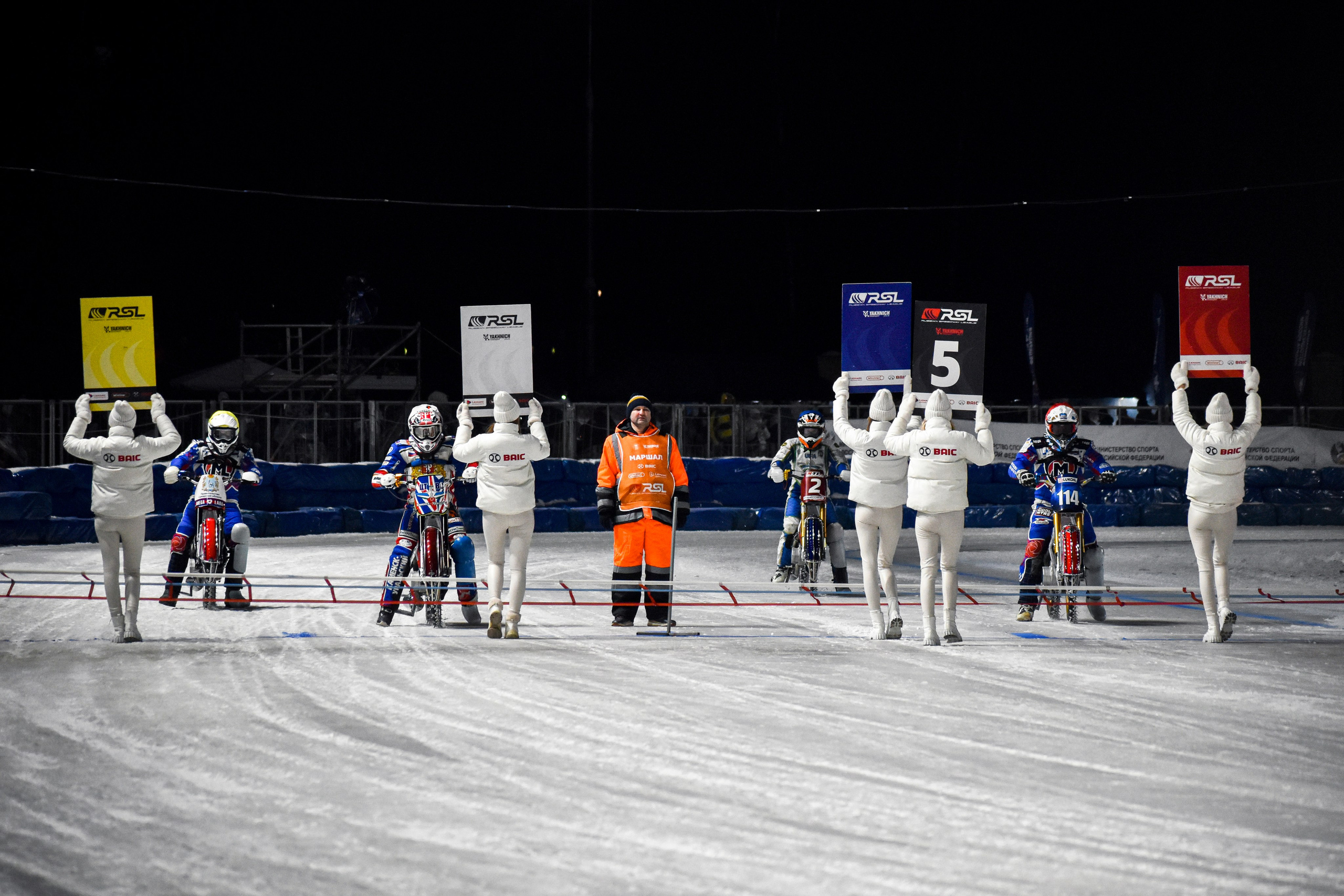 Ледовый спидвей 2025. Голосов Дмитрий — автоспортивный фотограф