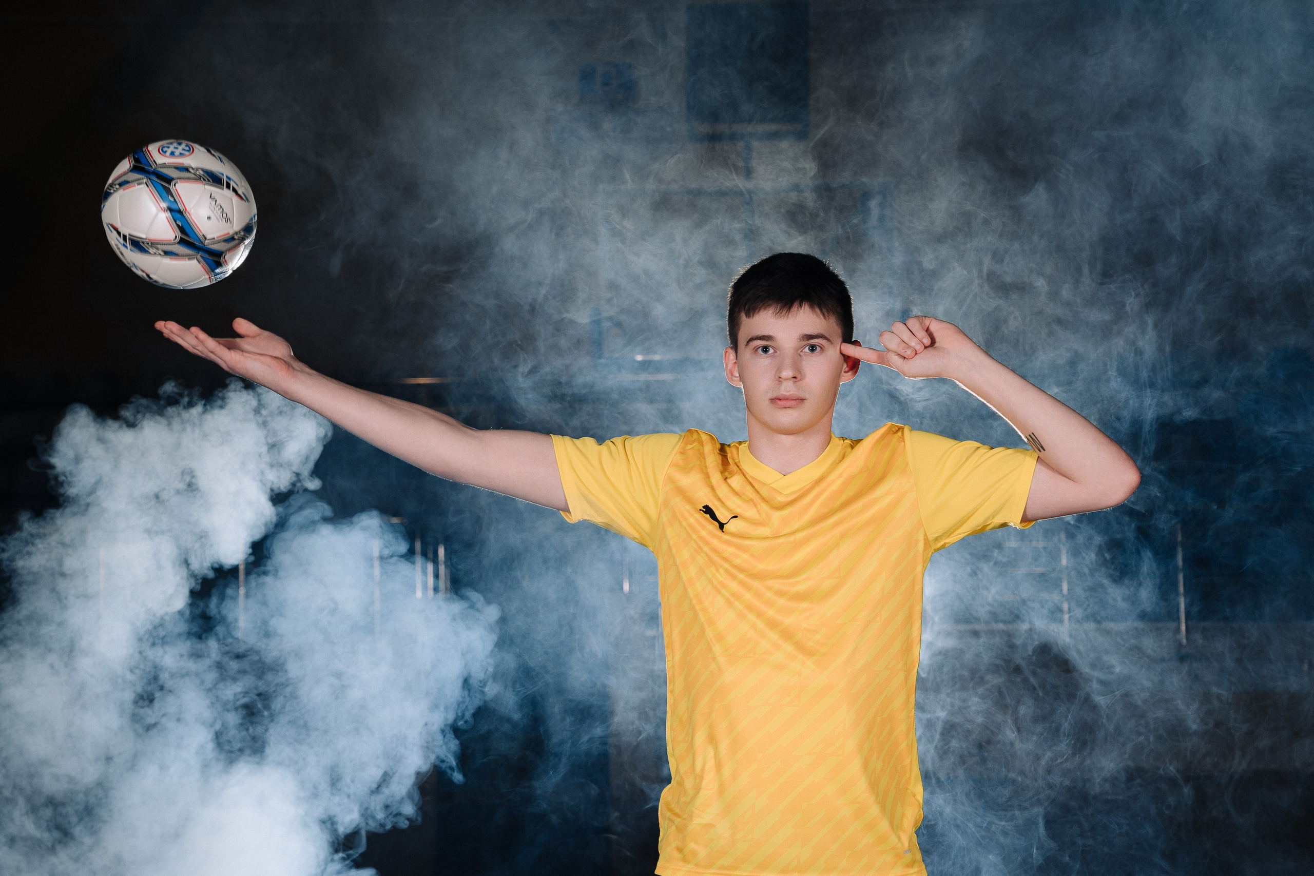 Сборная ВятГУ по мини-футболу. Паша Страхов — фотограф