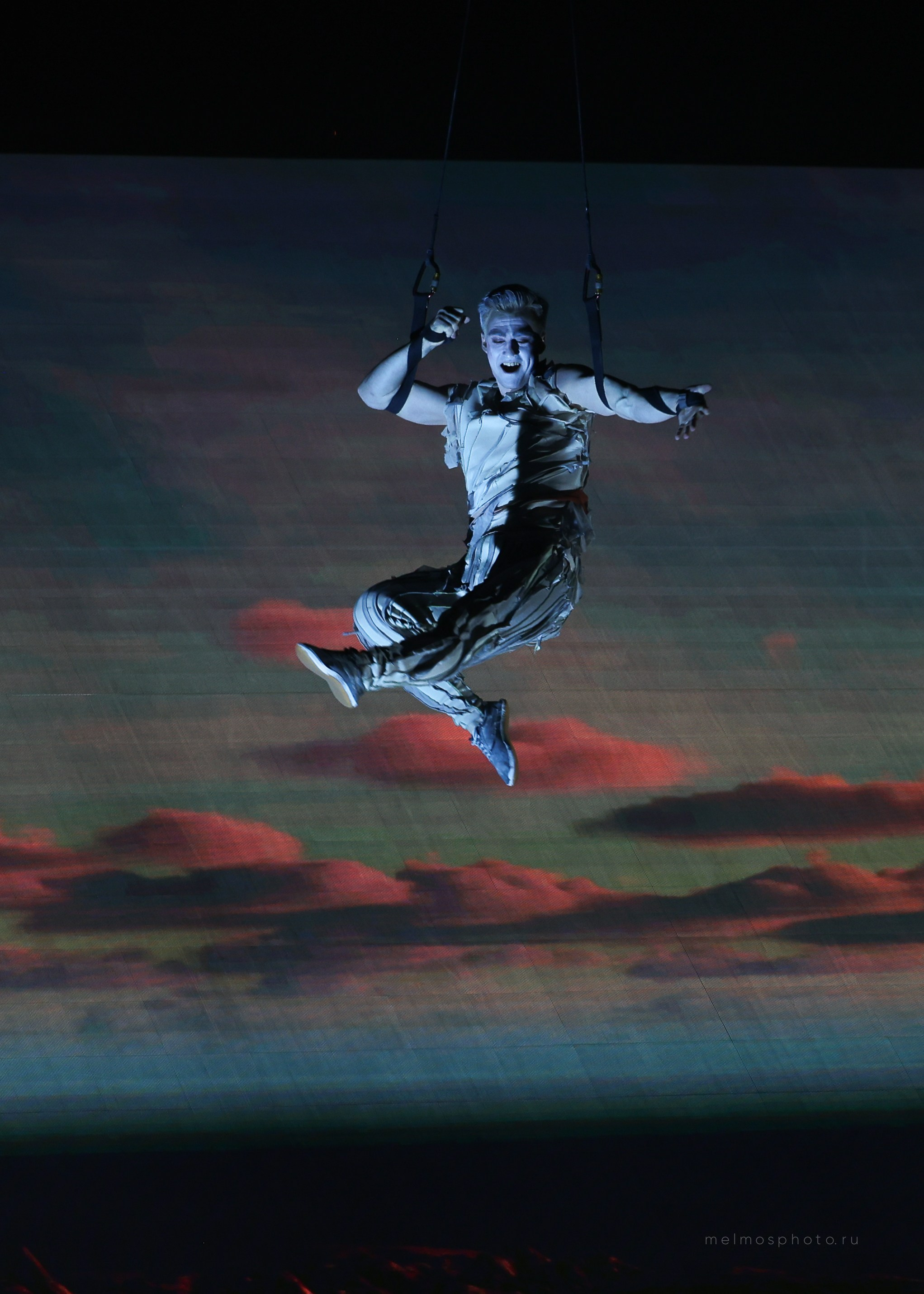АНТИГРАВИТАЦИЯ. Репортажный, архитектурный, театральный и файн-арт фотограф Лена Мельникова в Москве