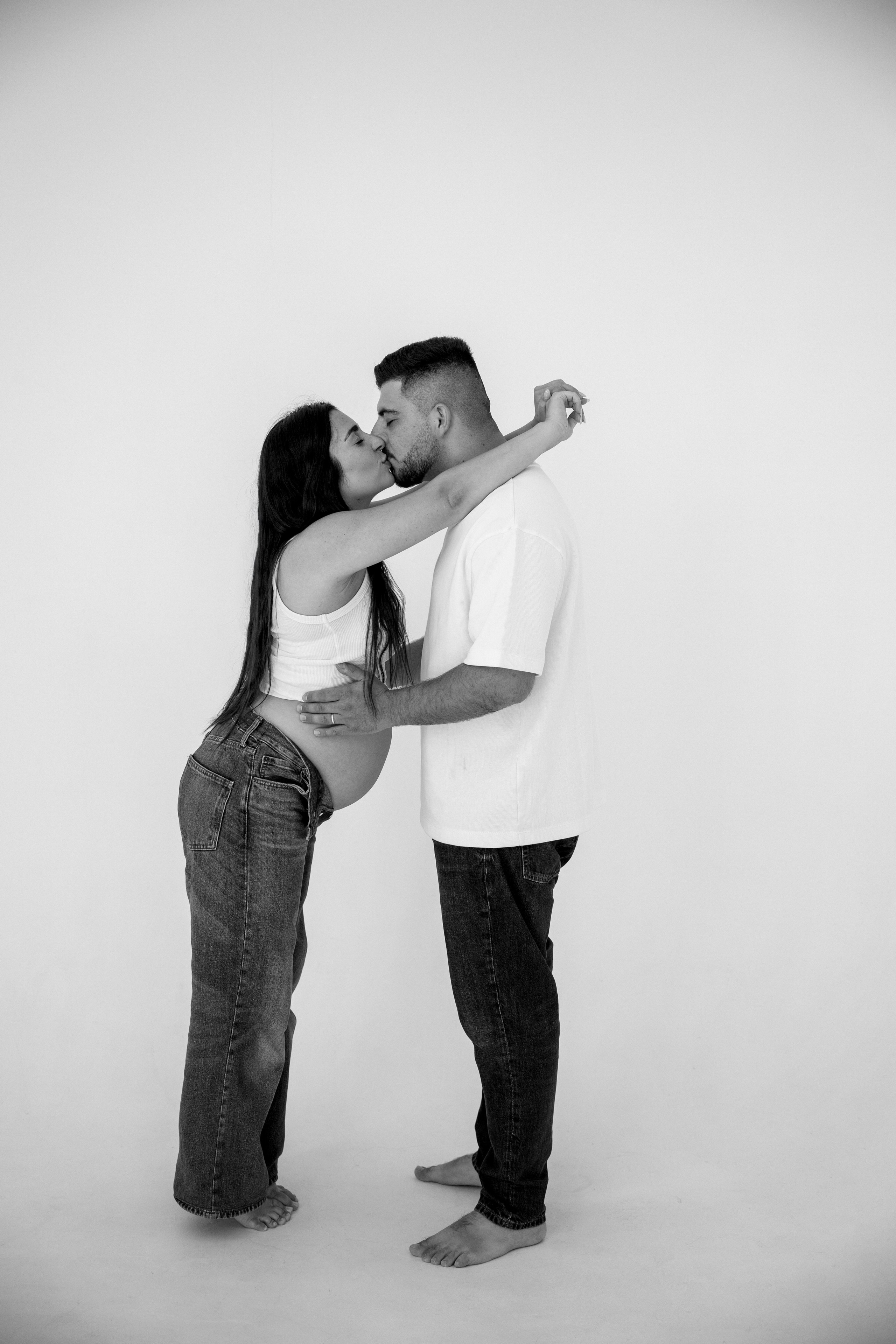 Pregnancy photoshoot inside the Grey Studio. Главная