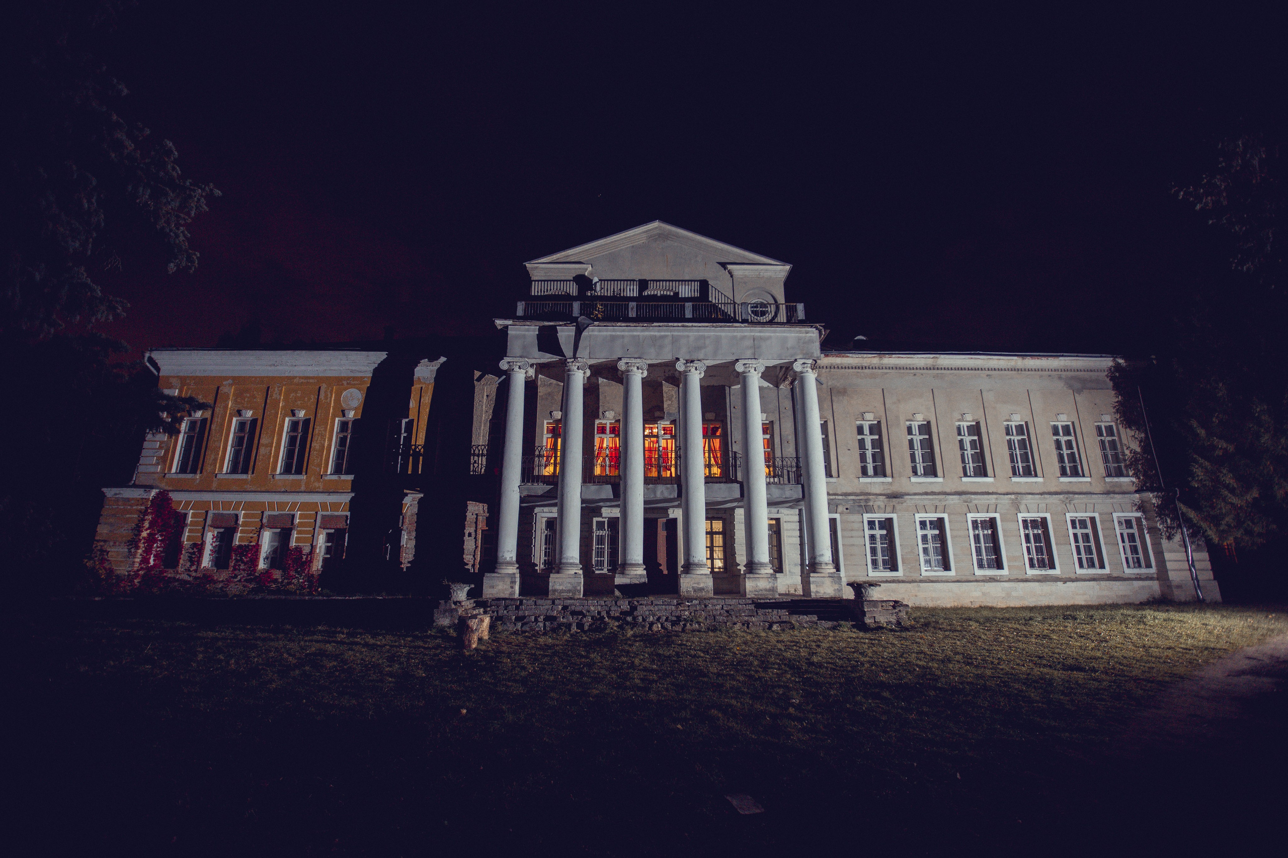 Локация для фотосессия в усадьбе Суханова ротонда «Храм Венеры». Студия Максима Белослюдцева