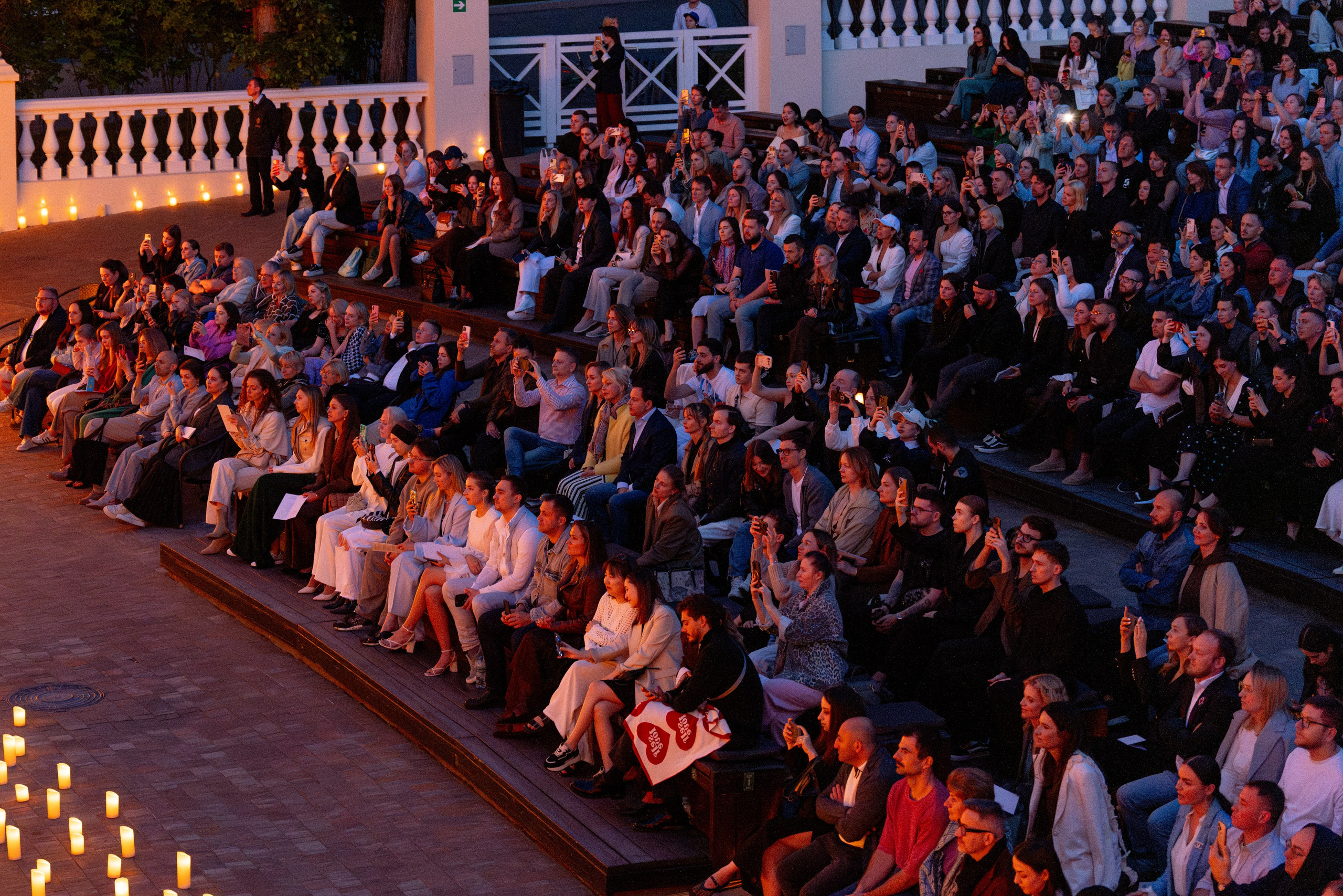 Симфонический оркестр Lumisfera при свечах. Фотограф Никита Комаров