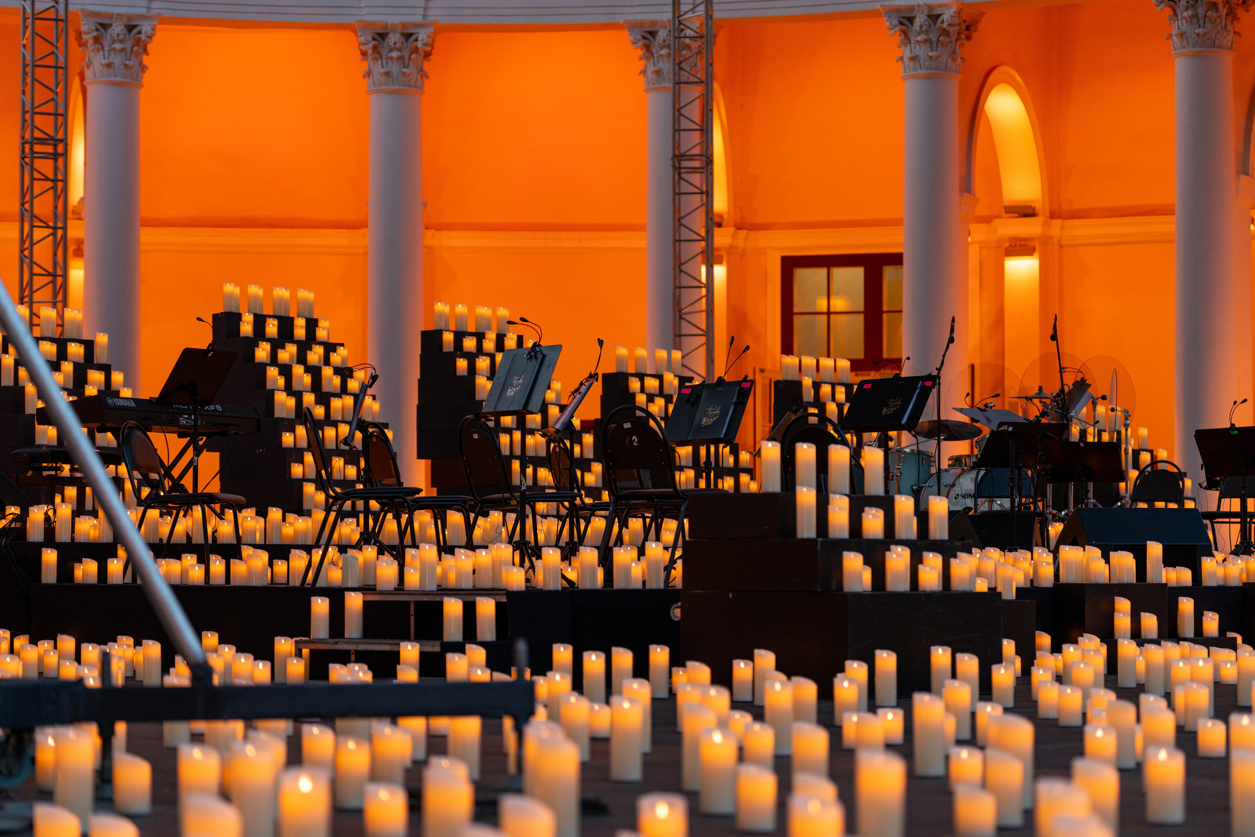 Симфонический оркестр Lumisfera при свечах. Фотограф Никита Комаров