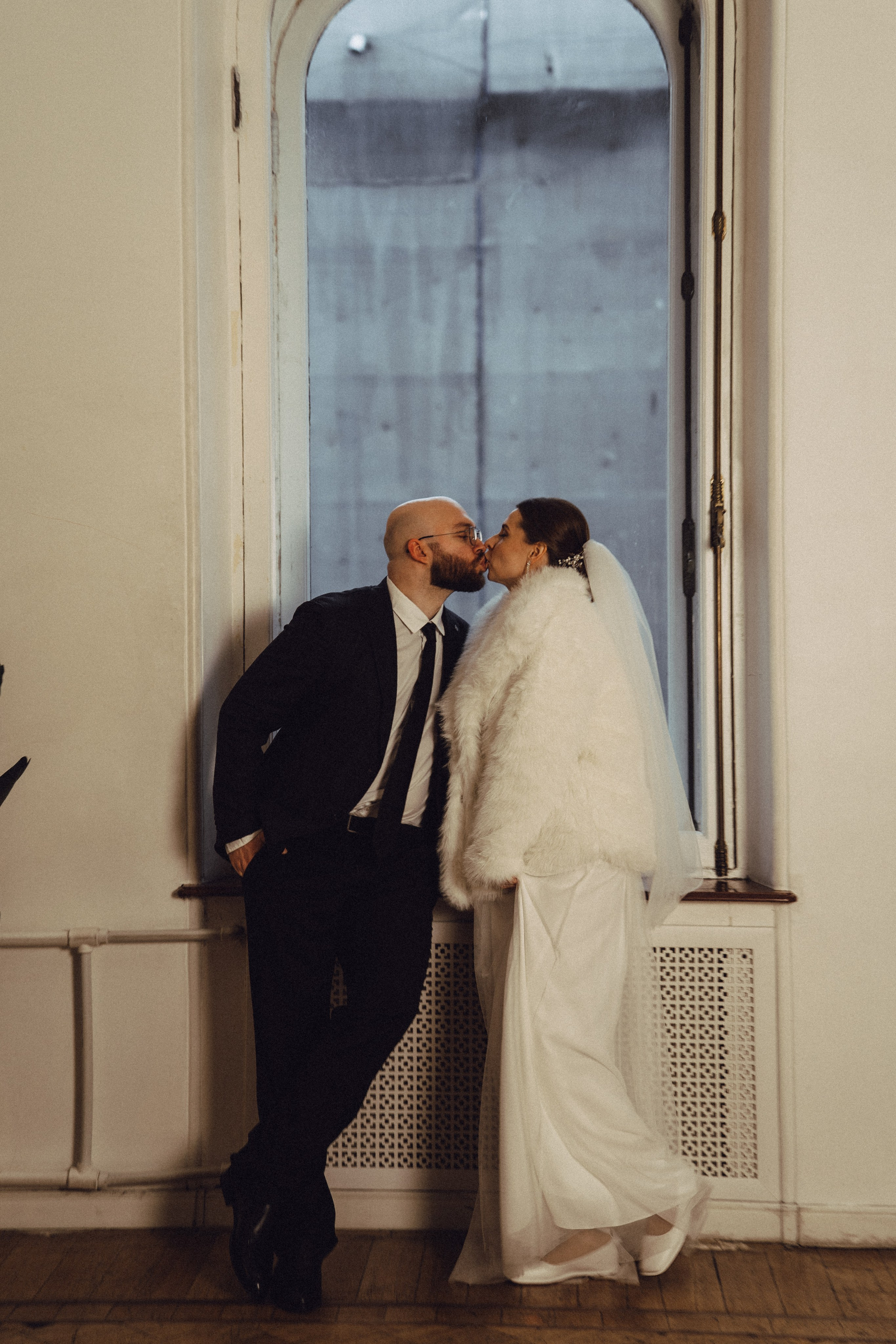 СВАДЕБНАЯ СЬЕМКА ВО ВТОРОМ ДВОРЦЕ (ДЕКАБРЬ) ТАКЖЕ СЬЕМКА В СТУДИИ НА ЧЕРНЫШЕВСКОЙ. Профессиональный фотограф, Санкт-Петербург — Виктория Богомолова