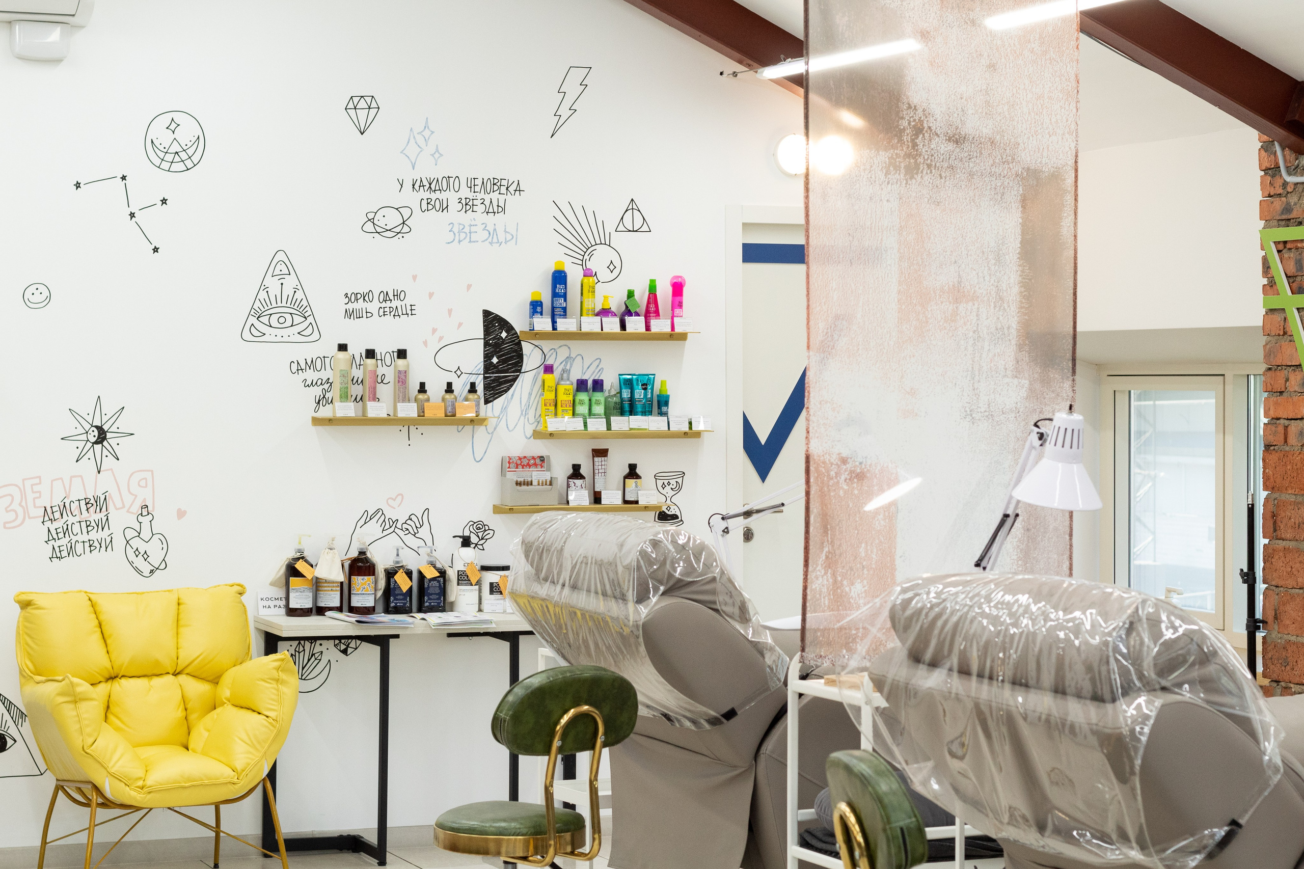 Репортажная фотосессия для коворкинга бьюти мастеров. Фотограф во Владивостоке Екатерина Селищева