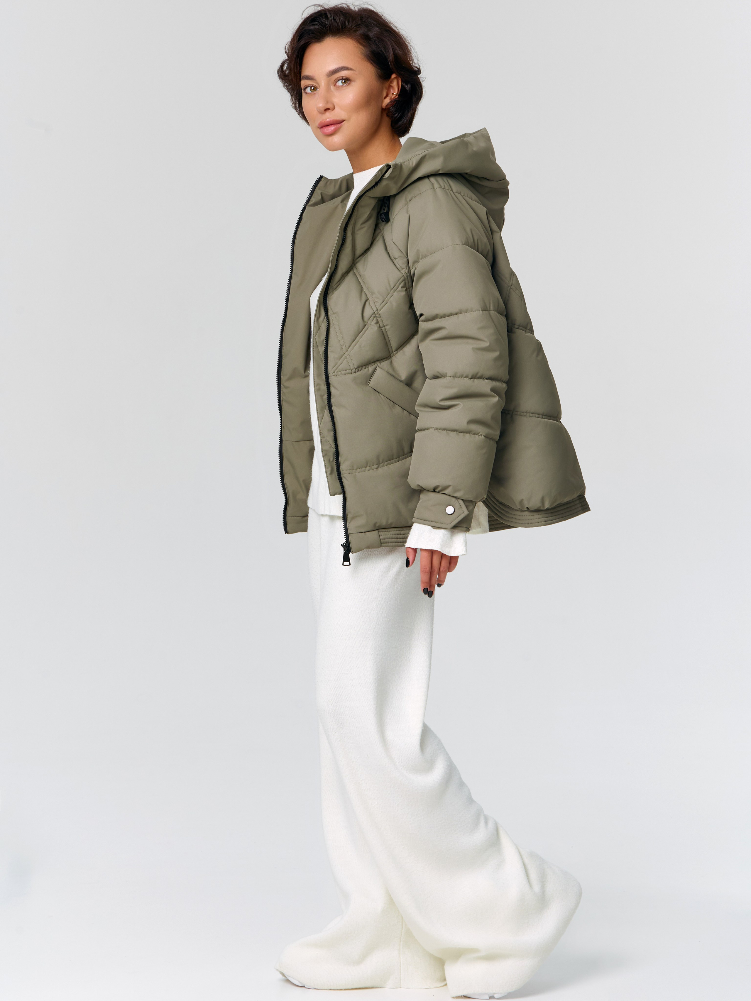 Фотограф для интернет-магазина одежды: съёмка на белом фоне в Екатеринбурге