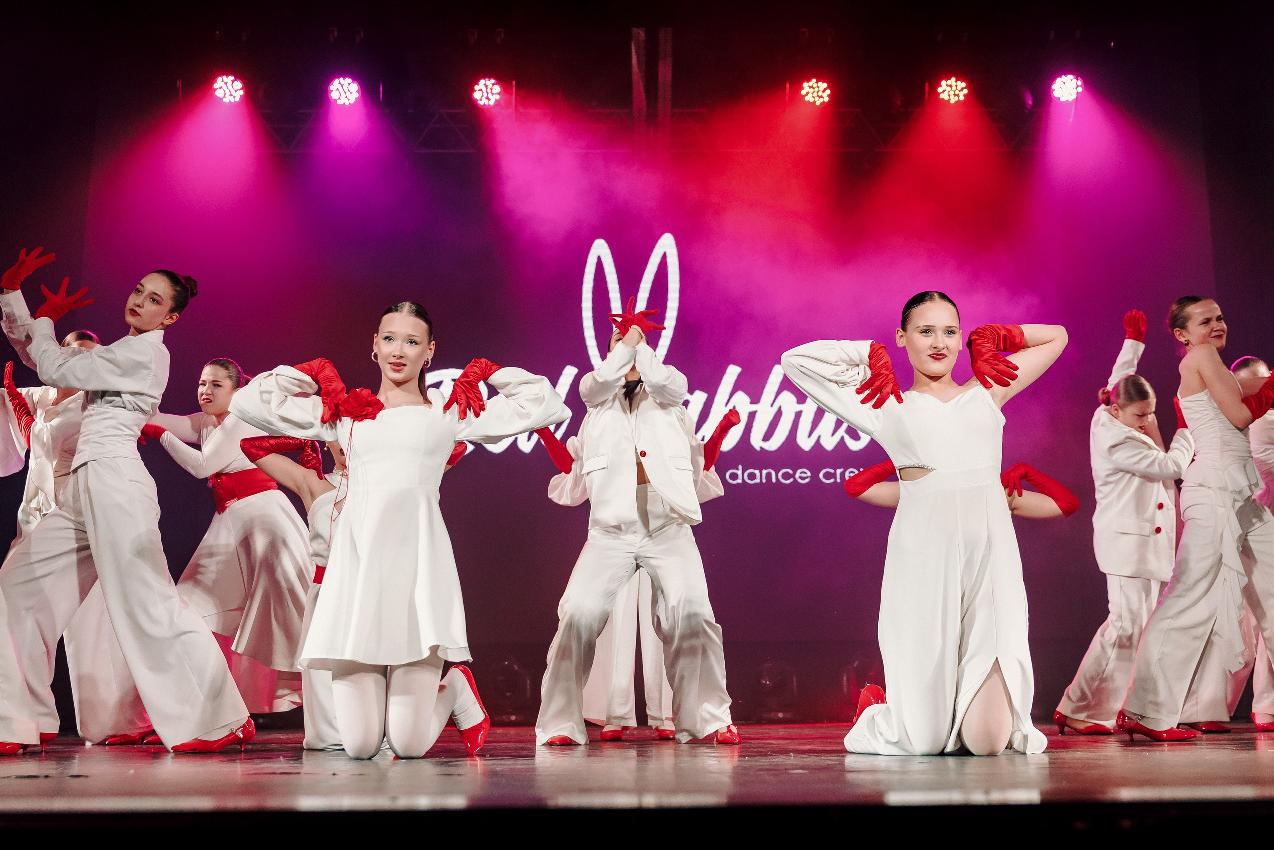 Отчётный концерт танцевальной школы «Red Rabbits» 2025. Лёшка Варзегов — фотограф