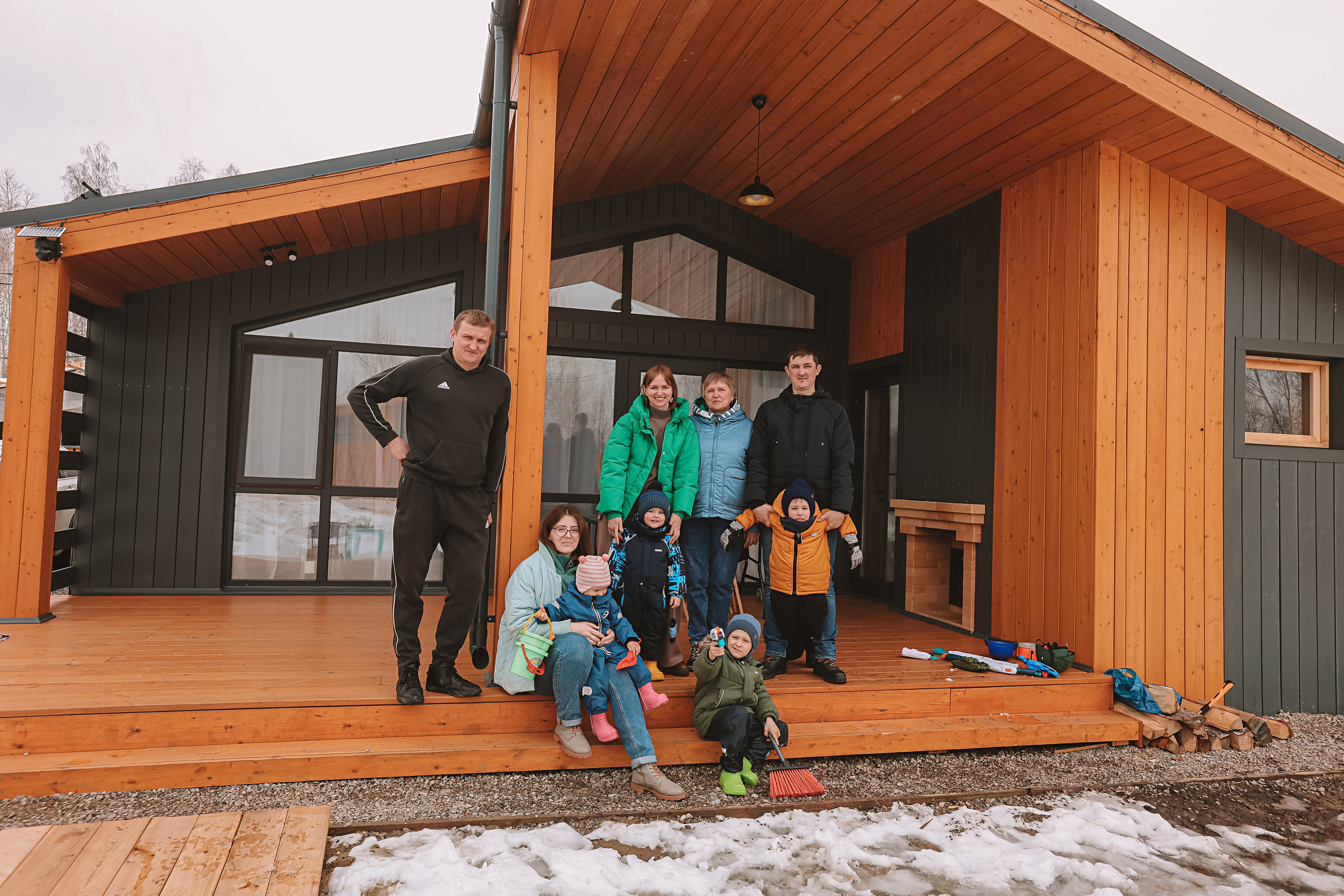 Семейная в домике (репортаж). Семейный фотограф Тюмень, фотограф на роды Салмина Мария