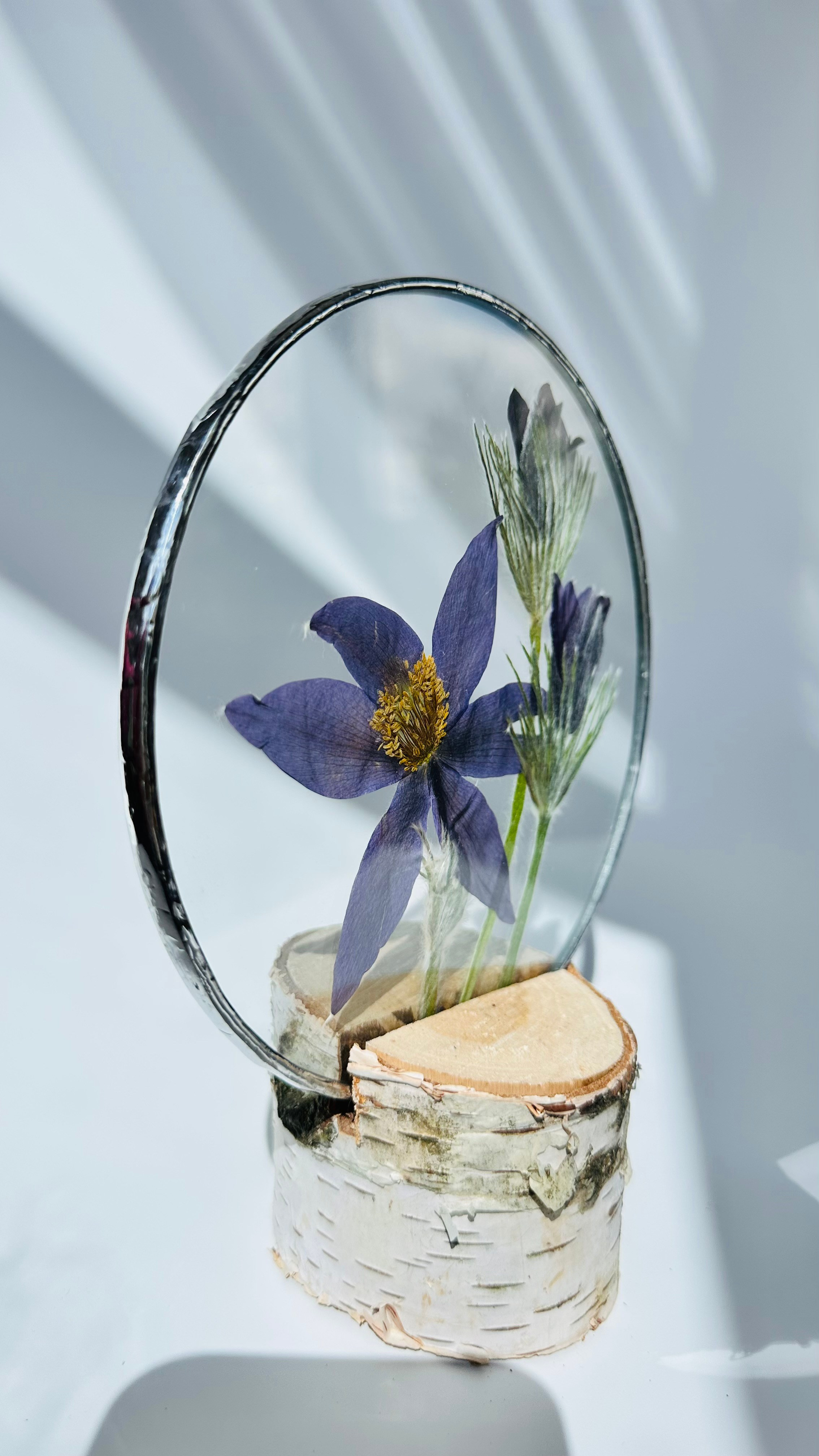 Засушенные цветы в раме витраж техника тиффани. Гербарий в стекле, интерьерные панно, витражи с сухоцветами в технике тиффани