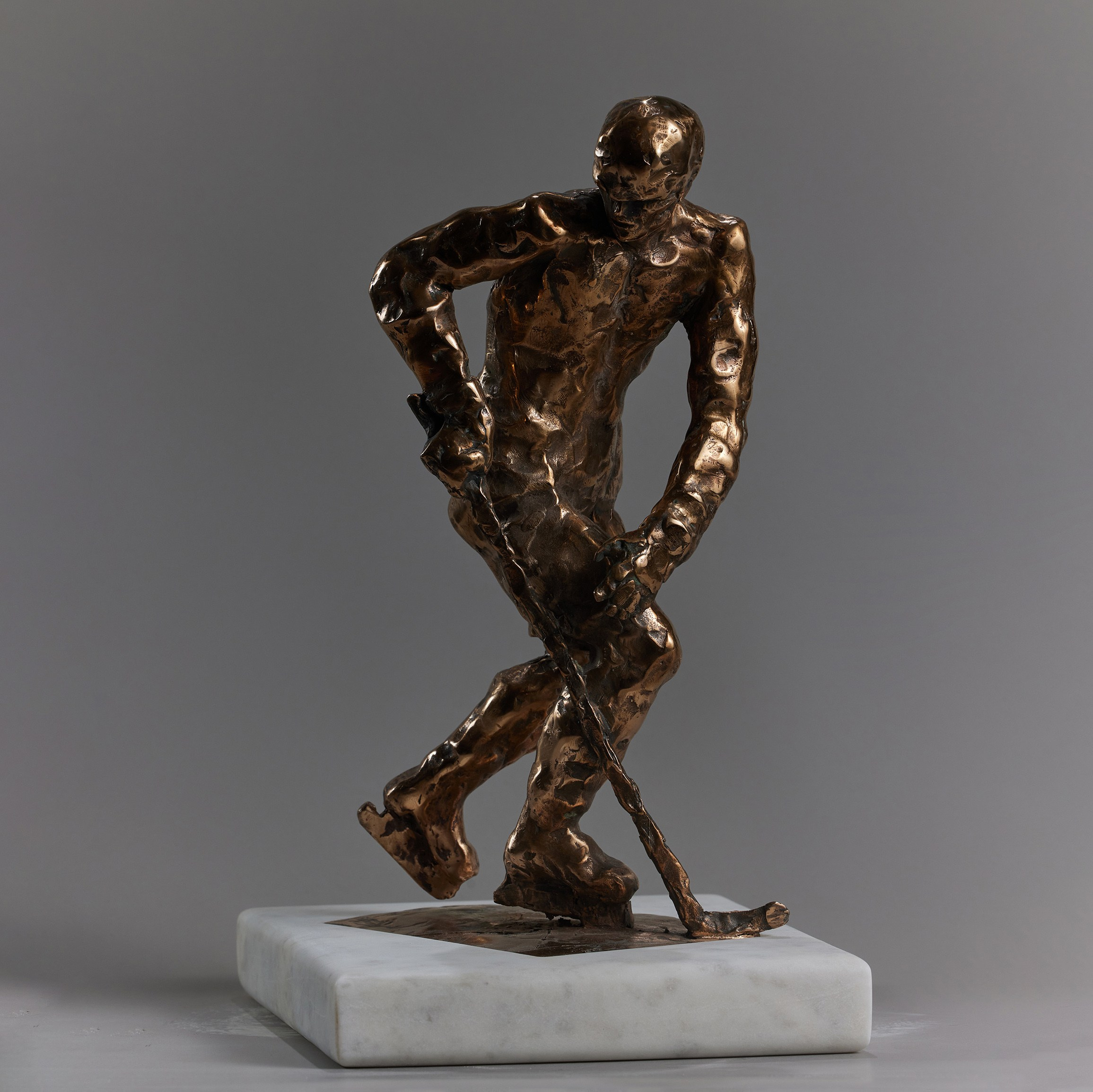 Скульптура на тему спорта из бронзы заказать 