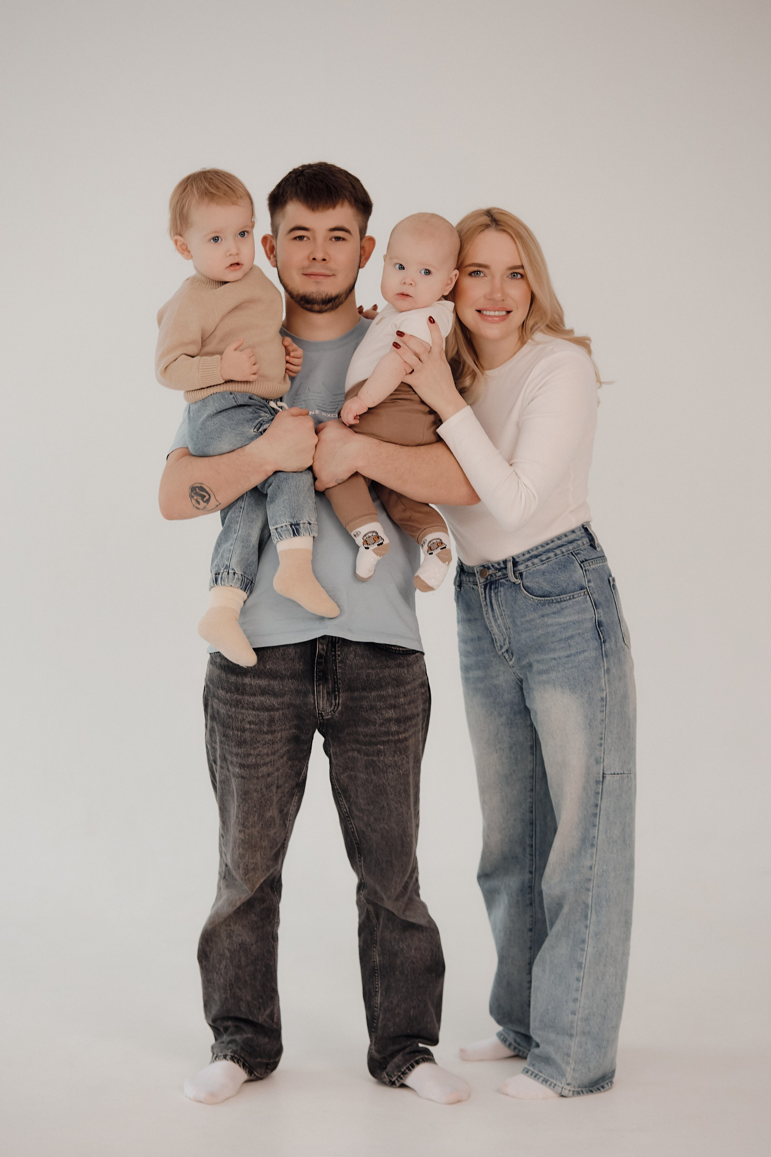 Кирилл, Ксения, Степан и Макарик. Свадебный фотограф Чайковский