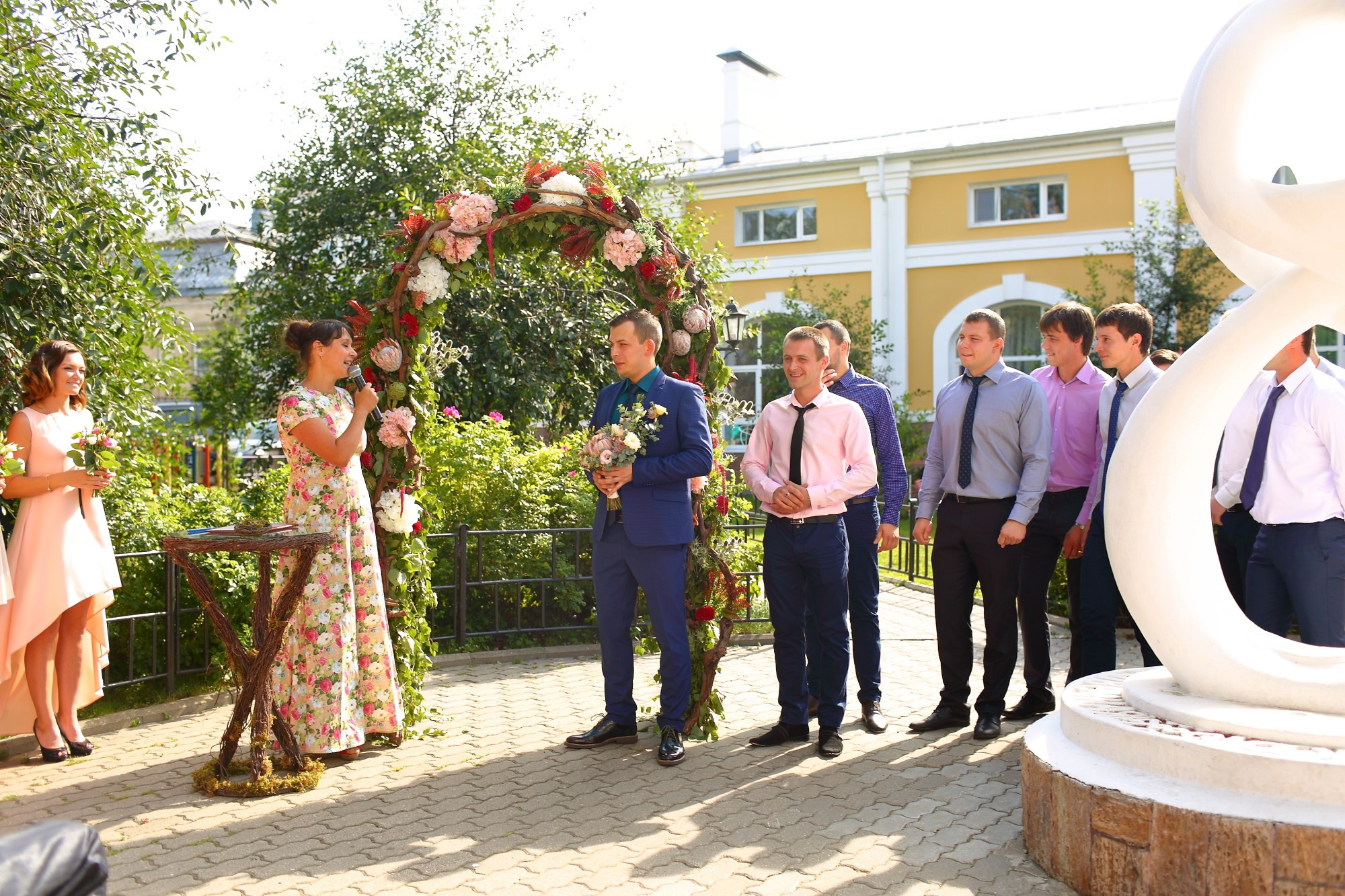 Выездная регистрация в красивом месте в Ярославле. Свадебный и репортажный фотограф в Ярославле и Санкт-Петербурге Роман Микрюков