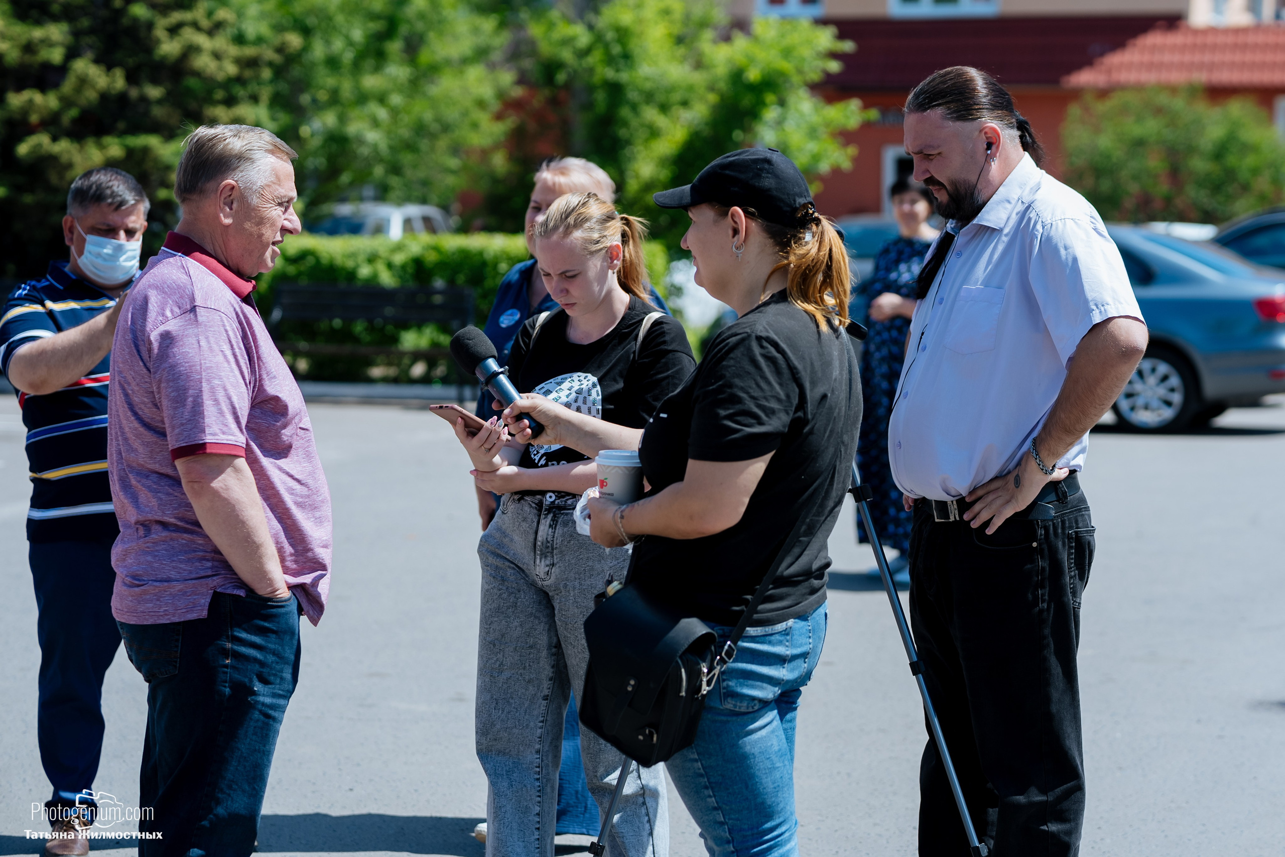 8 июня «Патриоты из Курска» сбор гуманитарной помощи у кинотеатра «Родина». Фотограф Нижний Новгород Татьяна Кейод